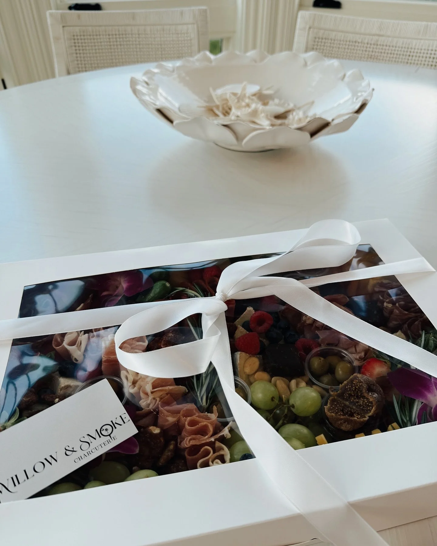 Nothing makes me happier than seeing familiar faces back for more! Repeat customers = the ultimate compliment 🥹🧀 Thank you for letting me keep feeding your charcuterie cravings! #charcuterie #oceanfront #kiawahisland