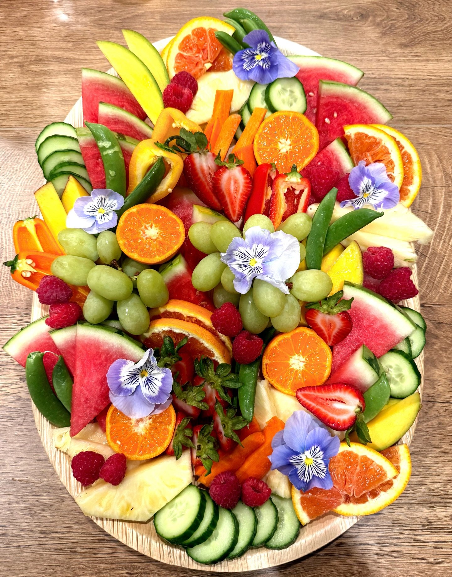 Life&rsquo;s too short for boring boards🫒🍒🍇🍉🍍🍈🫛🥒🥕 #charcuterieplatter #datenight #charlestonsc #kiawah  #vacation