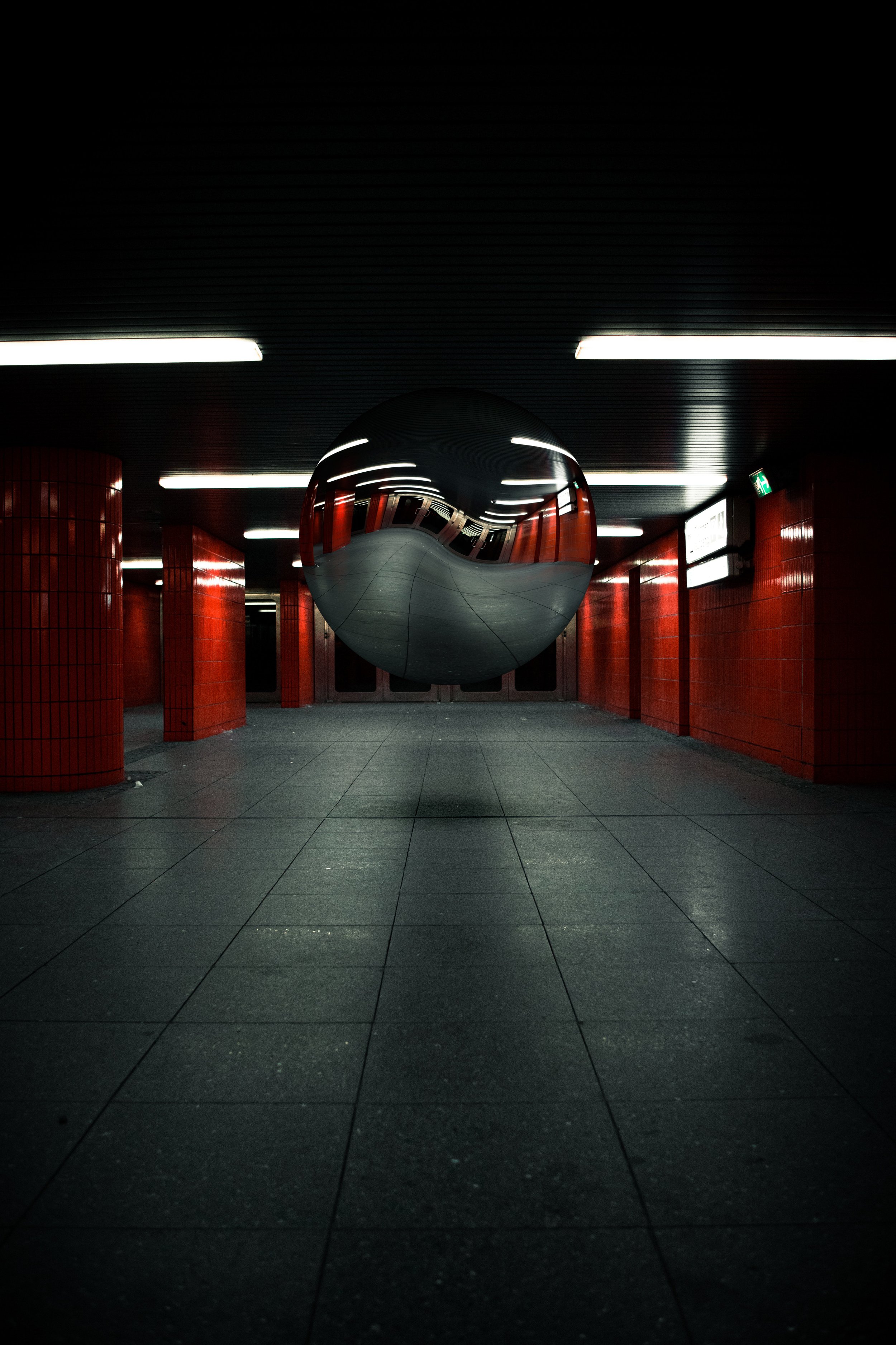 191226_glass_sphere_empty-hallway.jpg