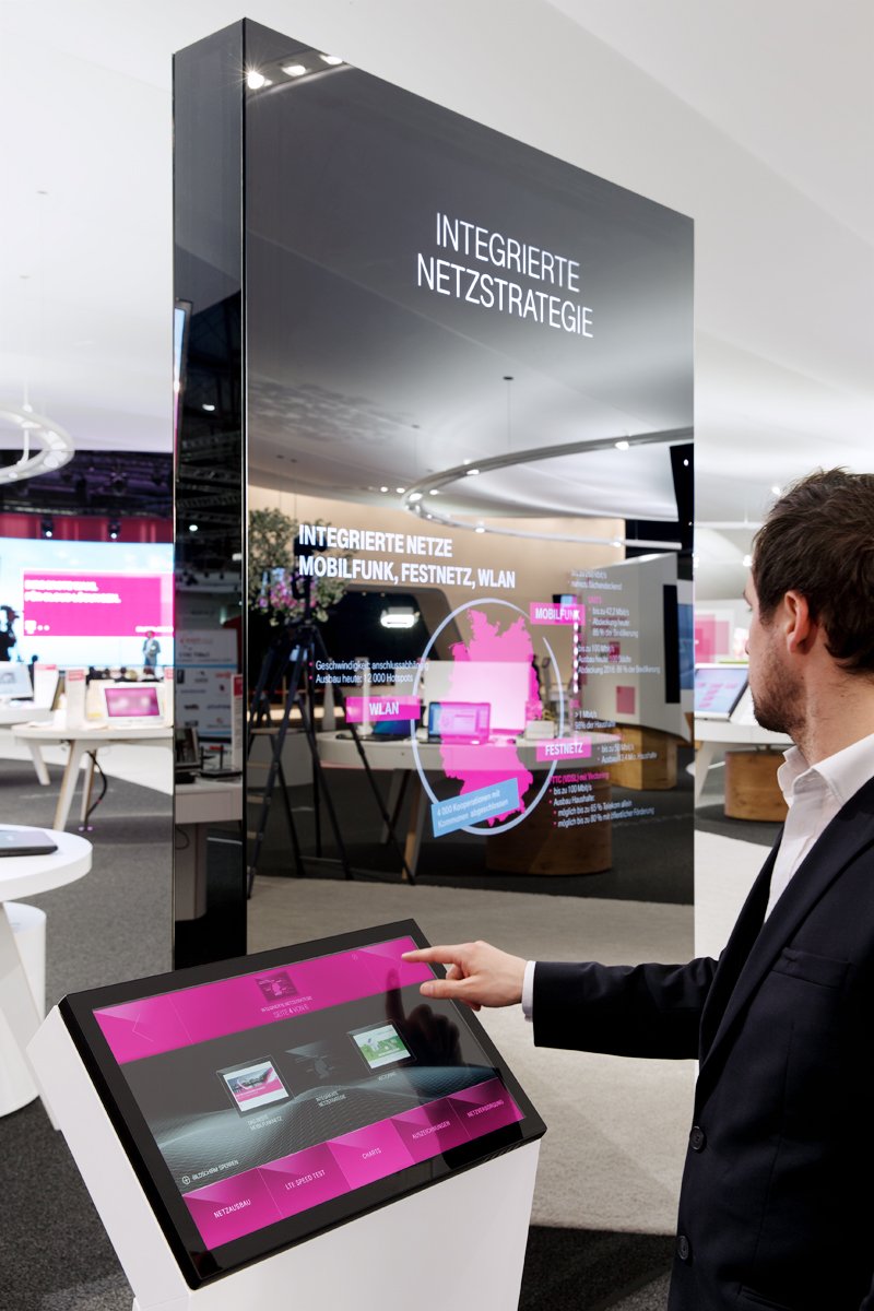 2013_CeBIT_MIS_3900_800x1200.jpg