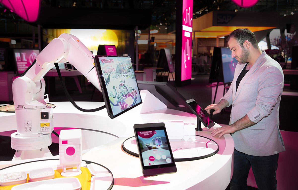 2016_CeBIT_qbus_MIS_4113_1200x767.jpg