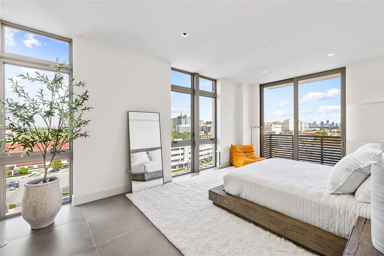 villa valencia bedroom.webp