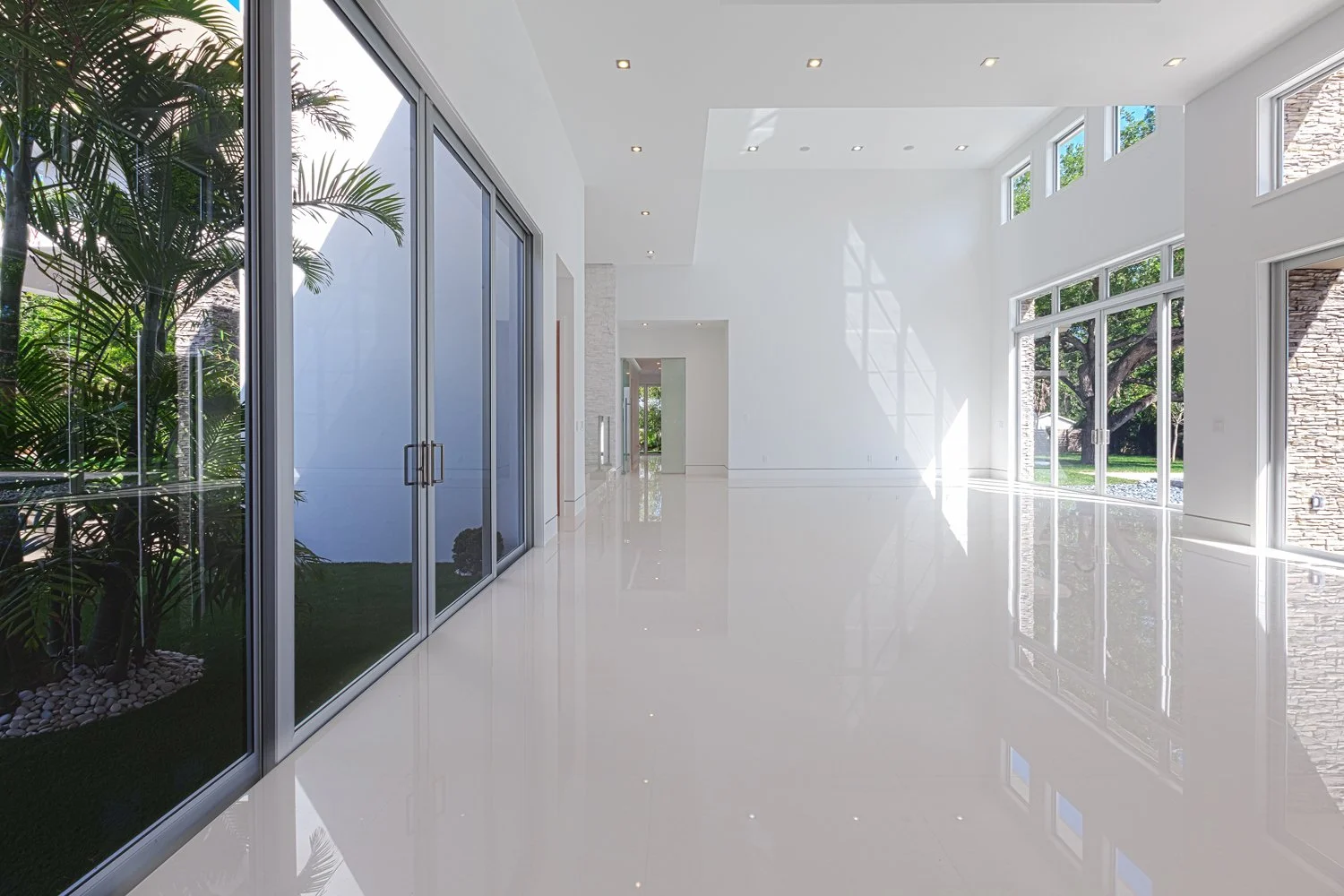 Eurohabitat 6800 sw 112 st Interior copyright B.jpg
