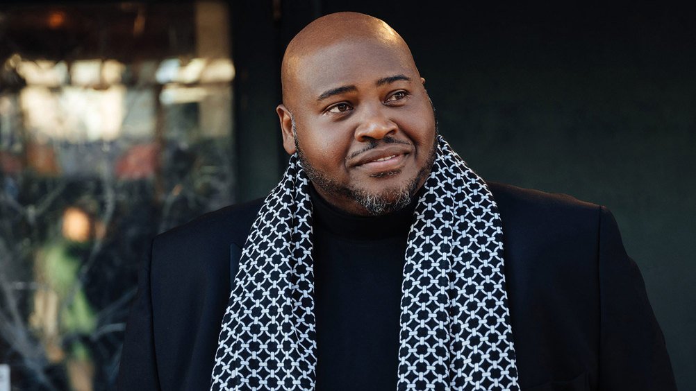 Issachah Savage, tenor