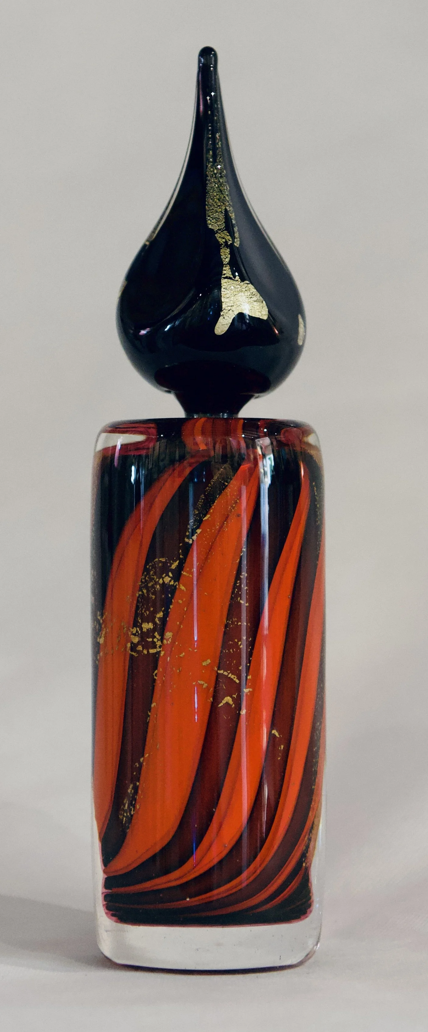 MNA21 - Flacon cylindrique rouge noir or