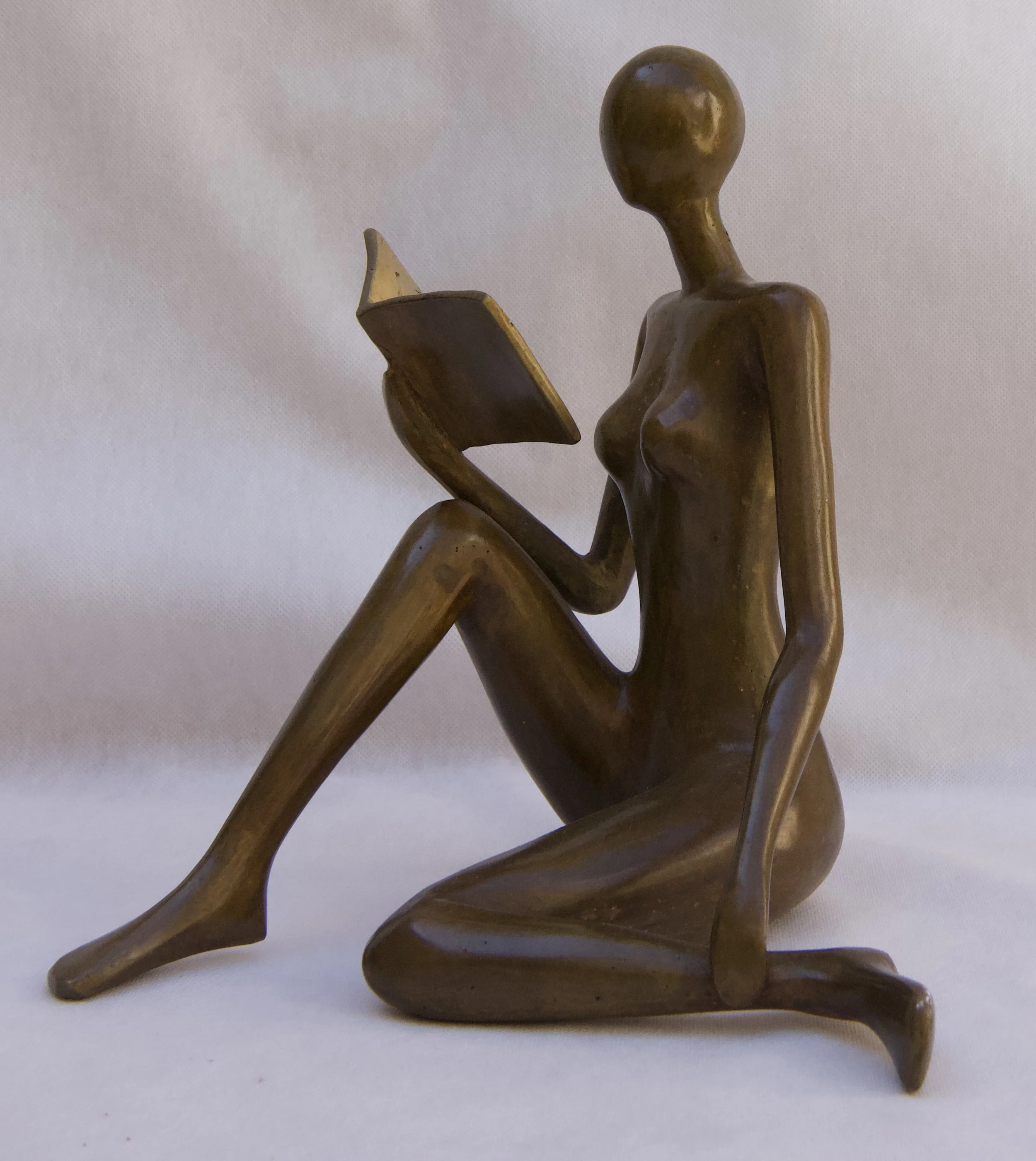 JYC22 - Lectrice au sol 25cm