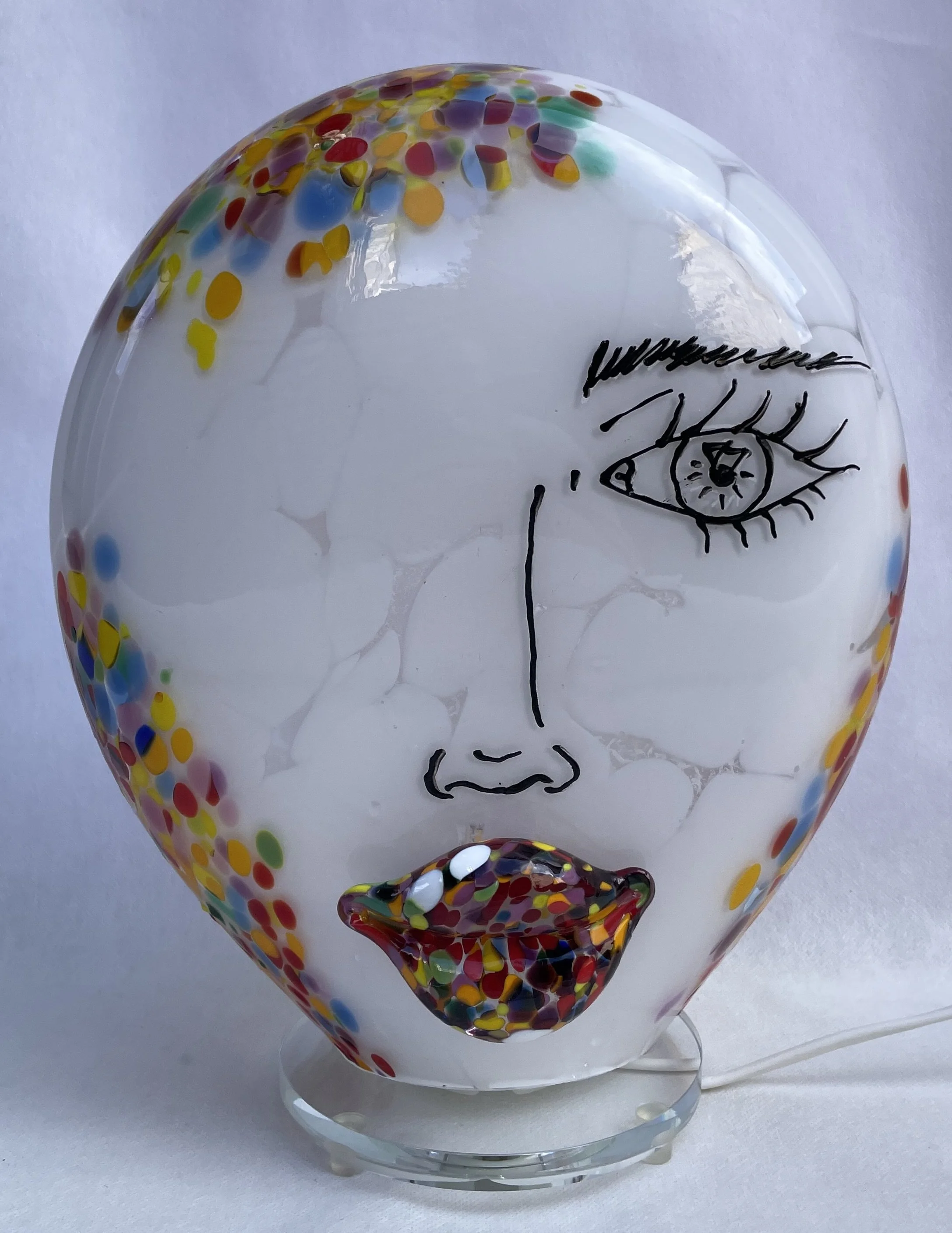 MNA87 - Lampe plate visage blanc or graffiti