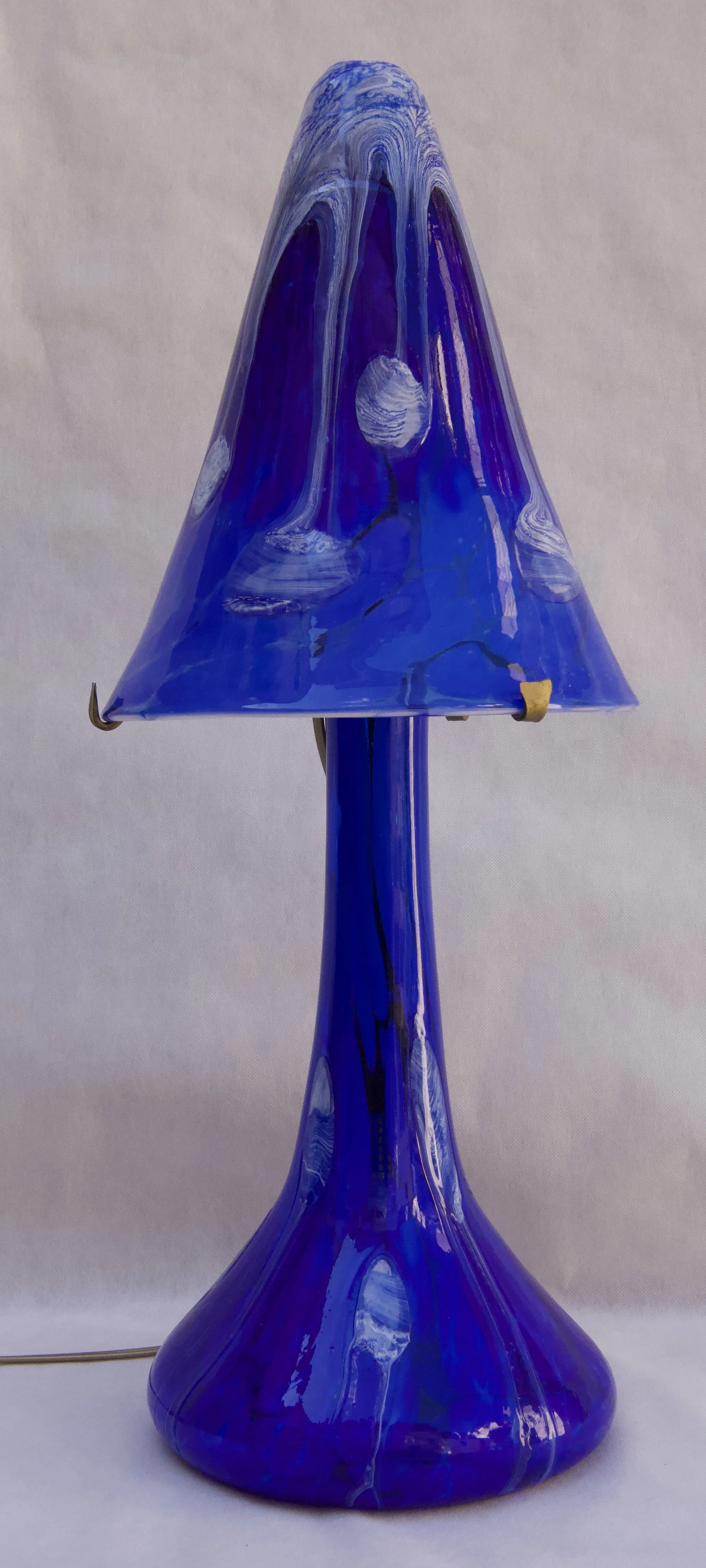 MNA63 - Lampe pointue bleue