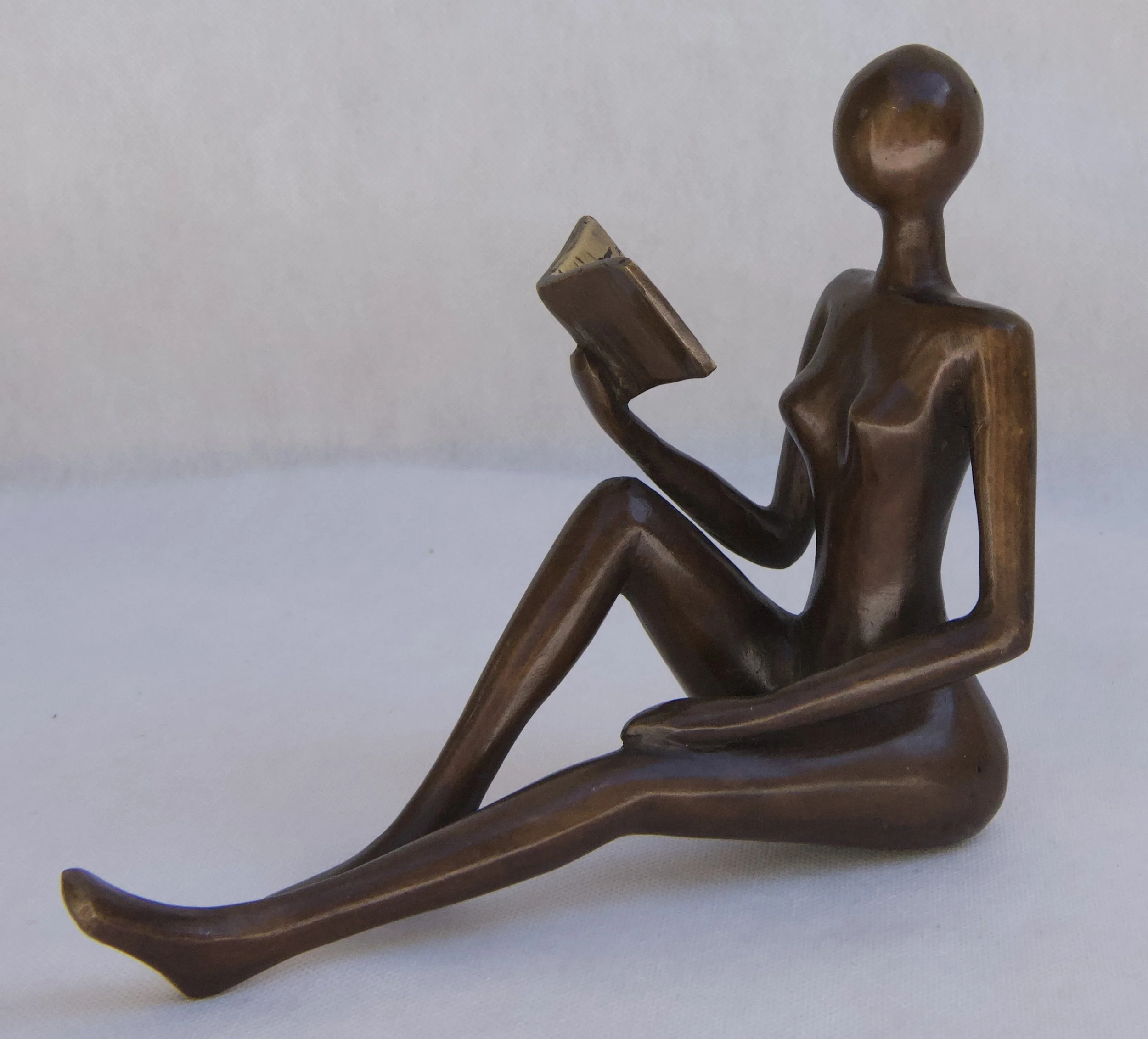 JYC19 - Lectrice au sol 15cm