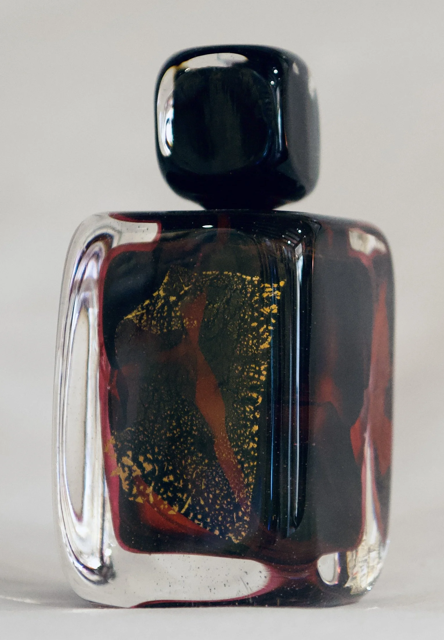 MNA3 - Flacon noir rouge or