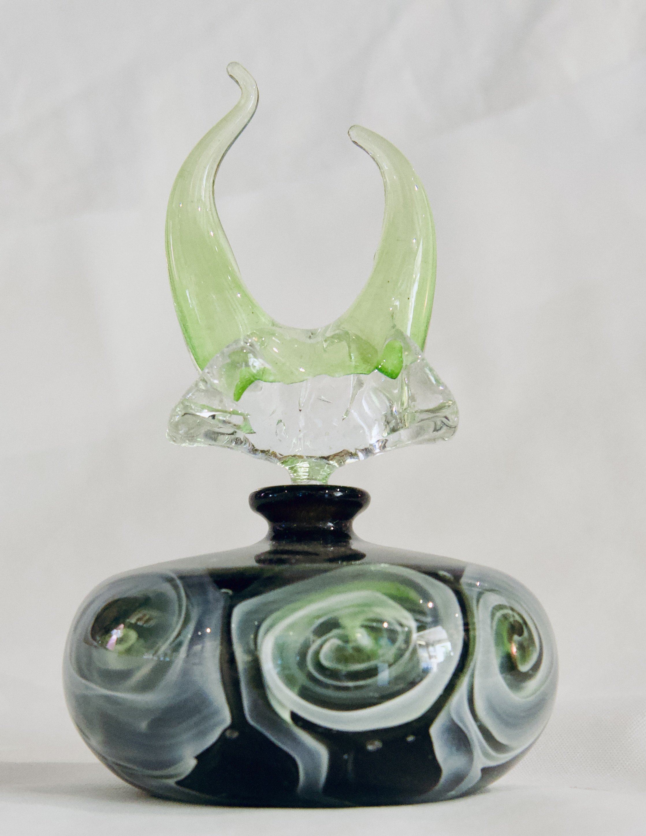 MNA71 - Flacon vert noir