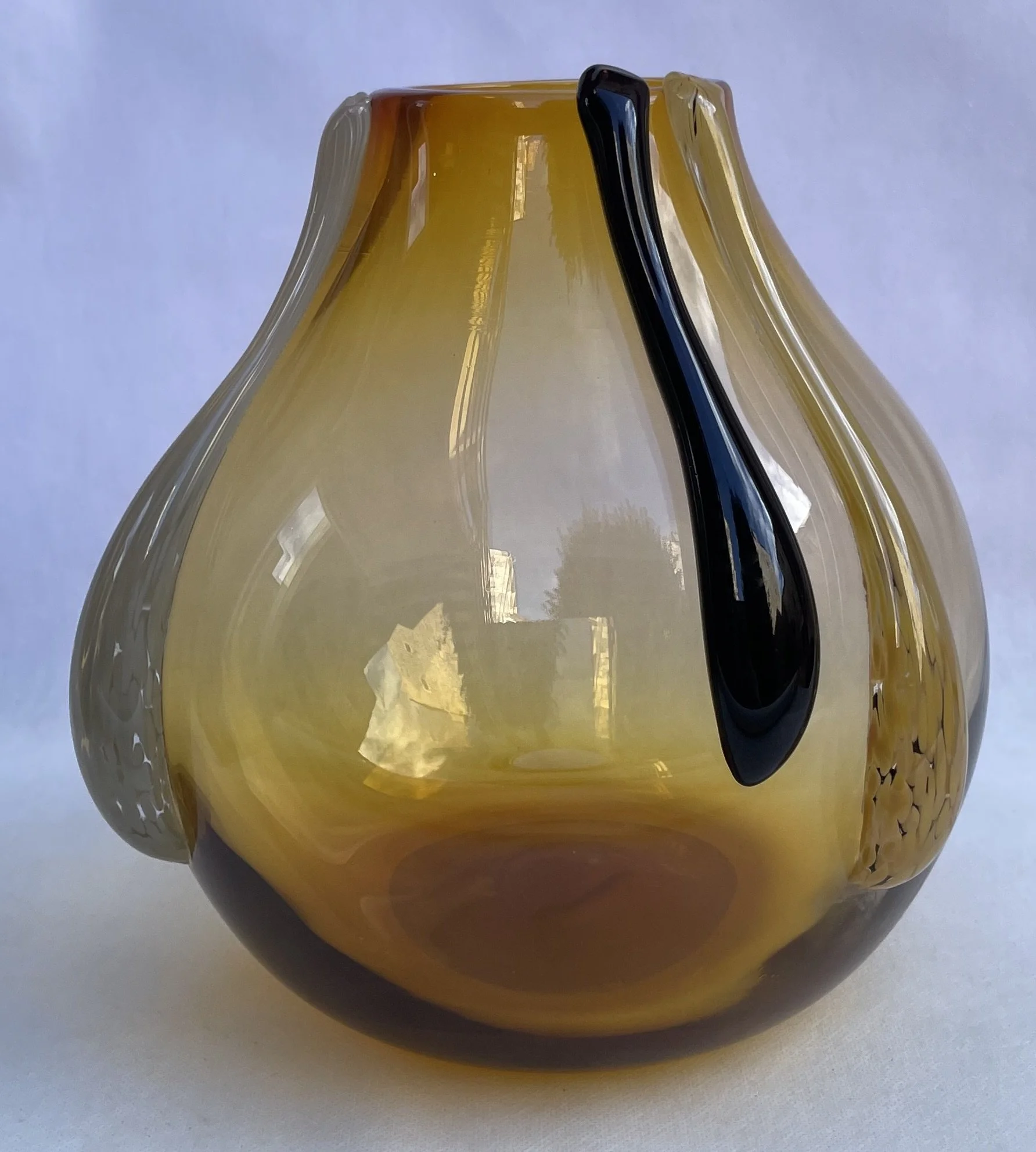 MNA91 - Vase boule caramel goutte
