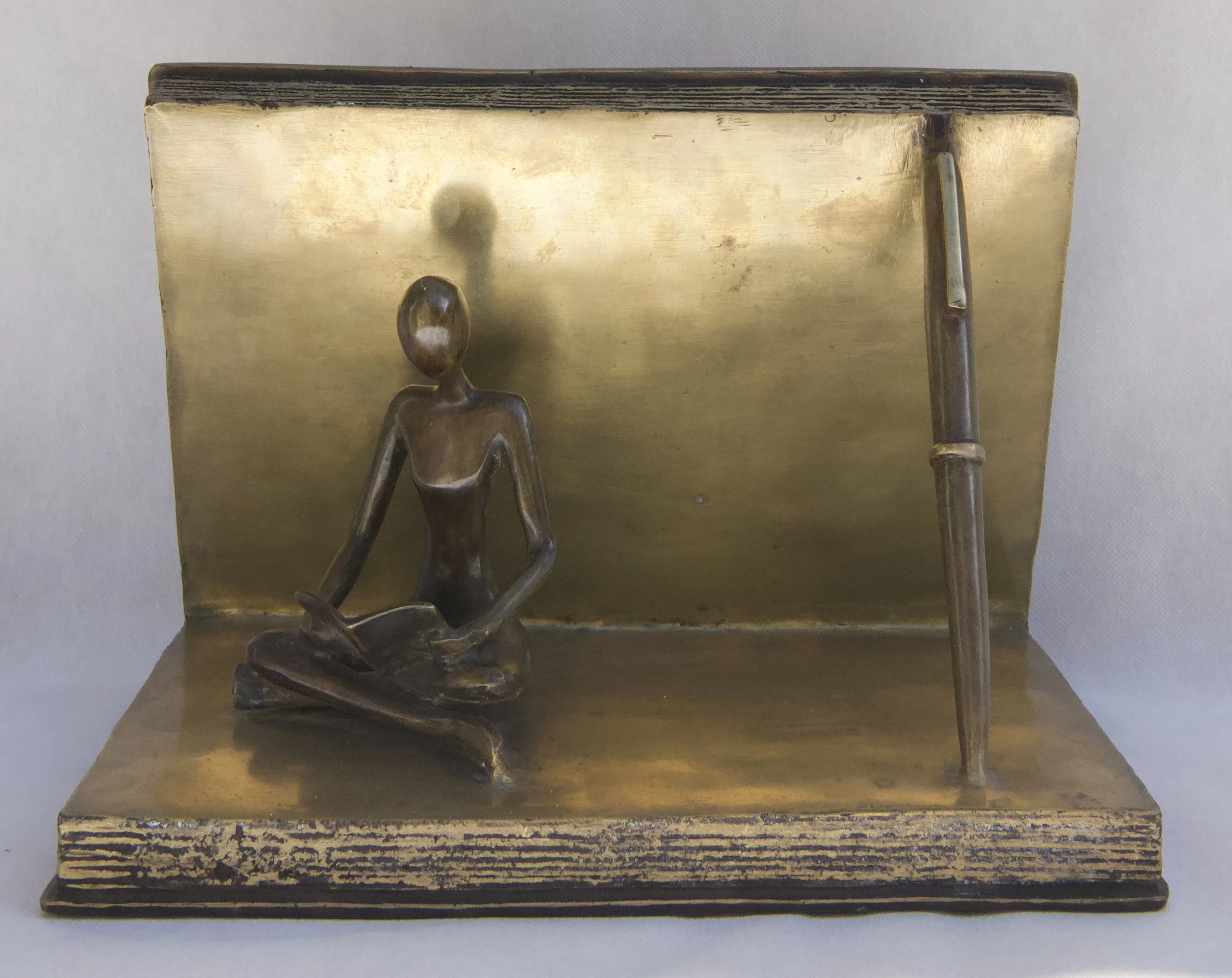 JYC30 - Lectrice dans le livre