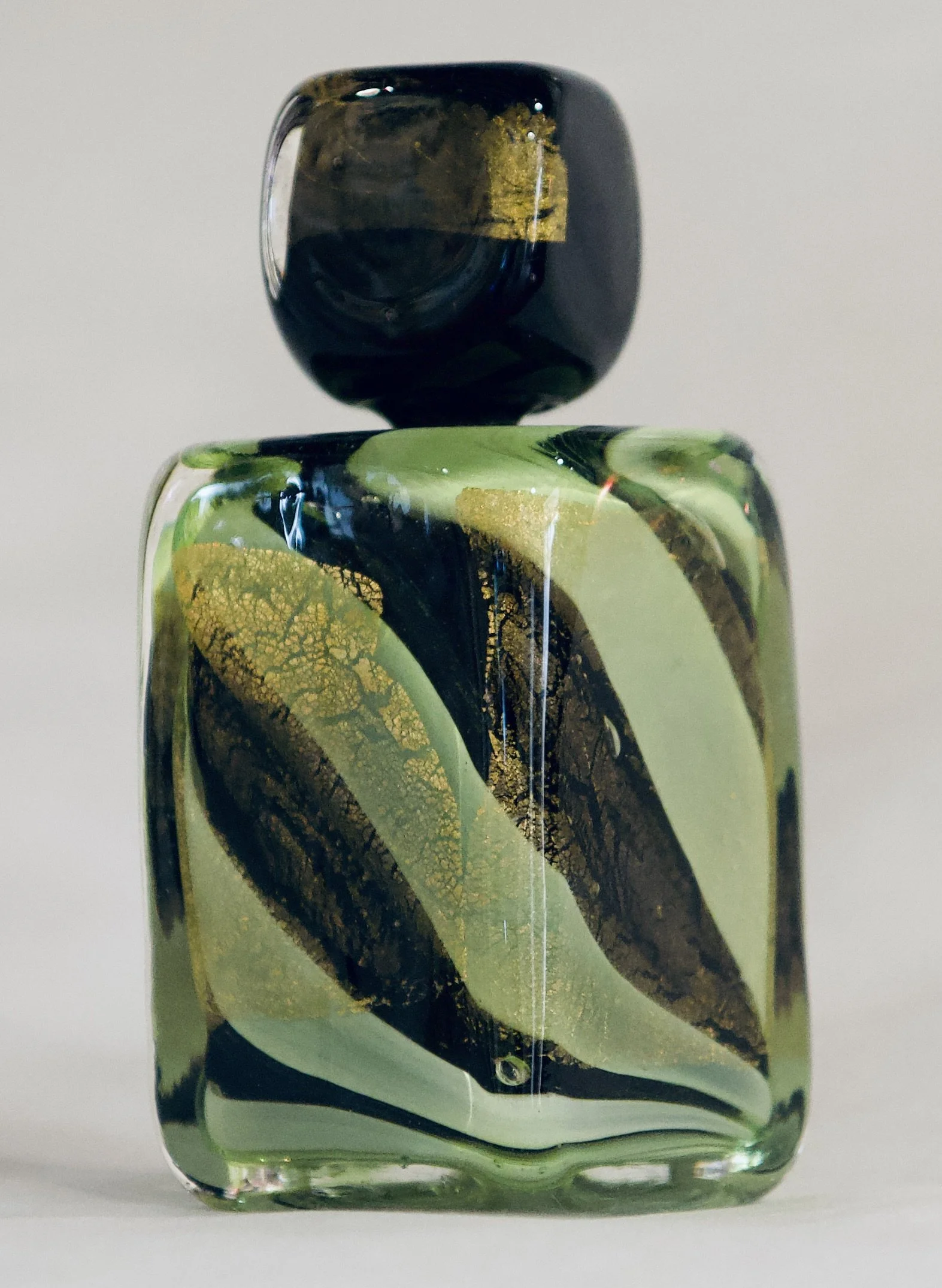 MNA2 - Flacon carré noir vert