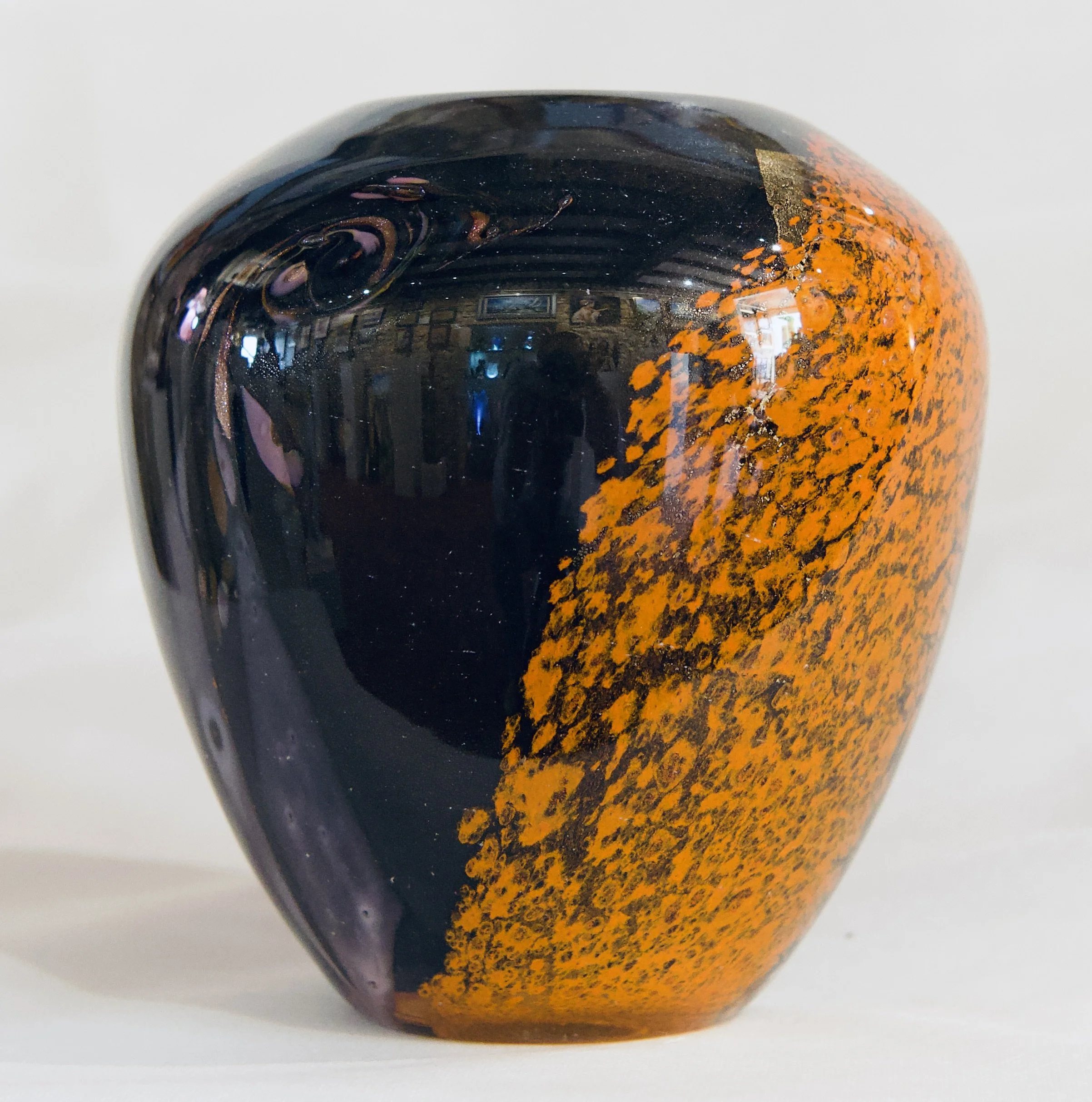 MNA24 - Vase rouge noir + or et aventurine