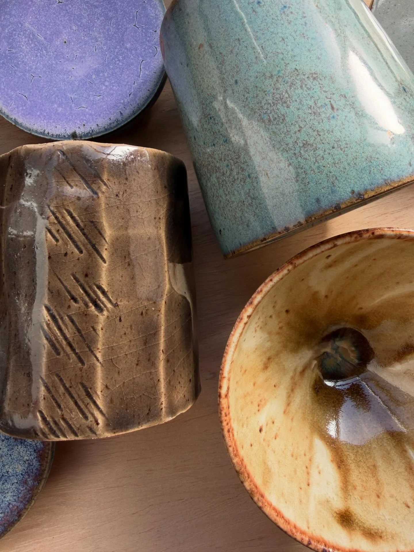 Always. Be. Glaze. Testing. Especially on pots that didn&rsquo;t quite turn out the way you had hoped 😛

#glazetesting #pottery