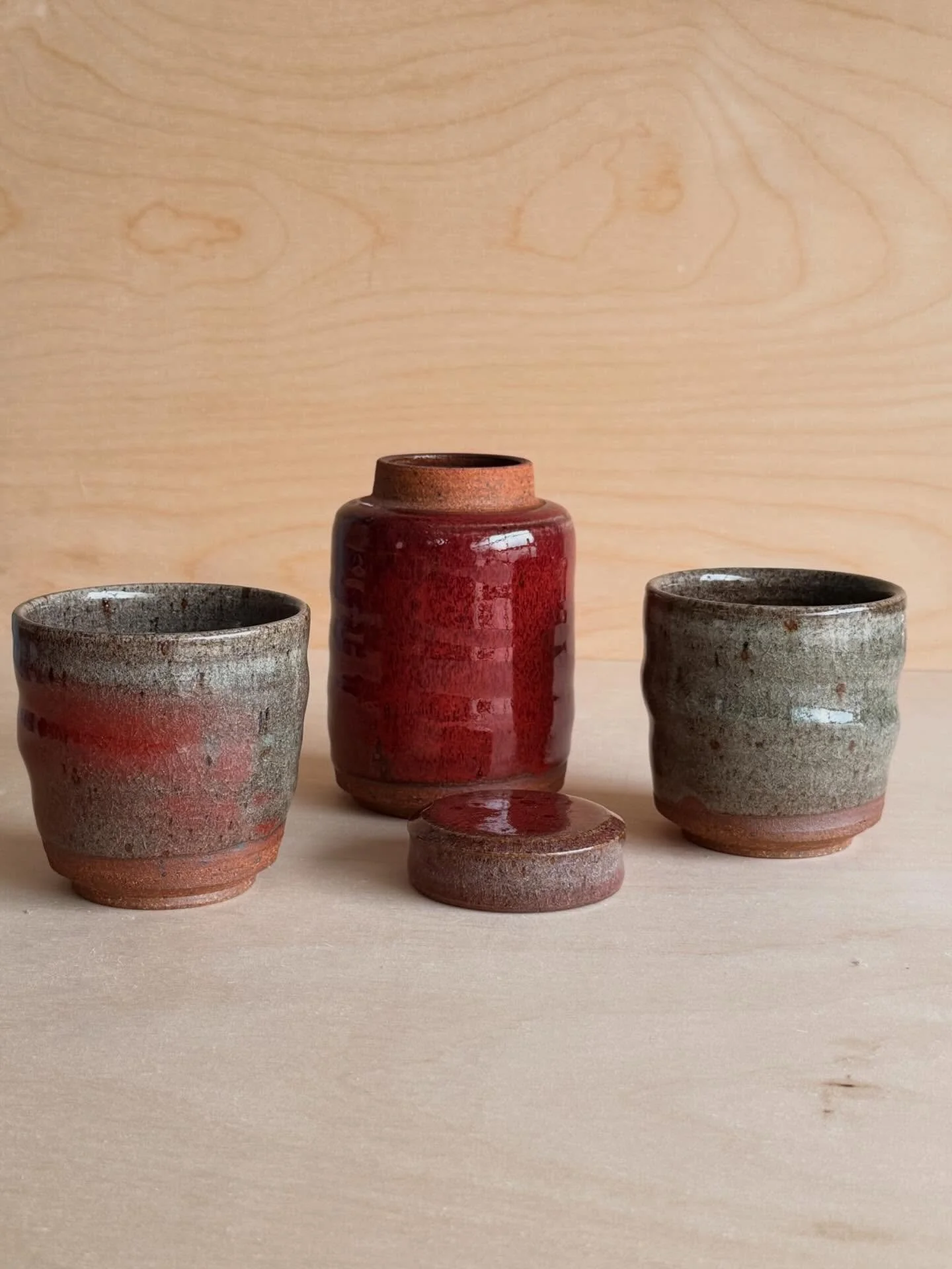 A little cup and bottle set! A few weeks back I went to a workshop led by @vivapottery_gallery  hosted @amanoatx. It was about altering wheel thrown forms. These were the first pots I made after that class. The idea was to find ways to show a little 