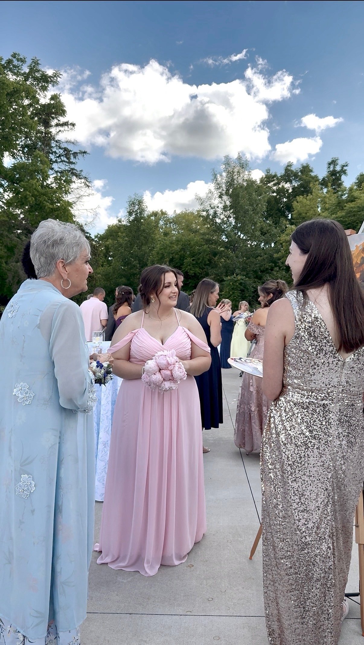 twin-cities-live-wedding-painter-with-guests.jpg