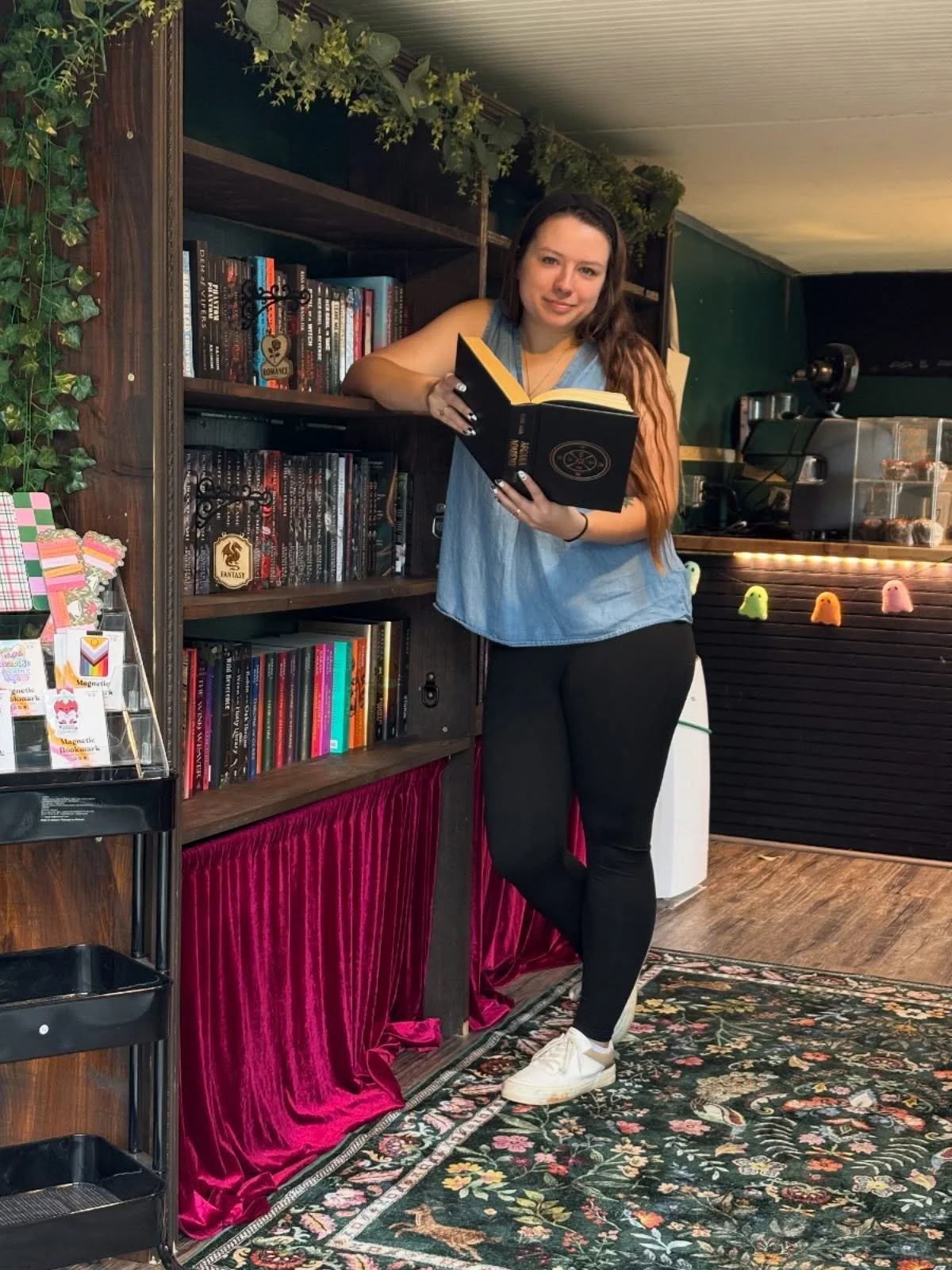 📚 Meet the Owner 📚 
Everyone say &ldquo;Hi Shannon!&rdquo;
Shannon has absolutely loved books since she was a kid. As an avid fantasy lover you can always catch her with a book with dragons and magic. The Coffee obsession came later. Shannon&rsquo;