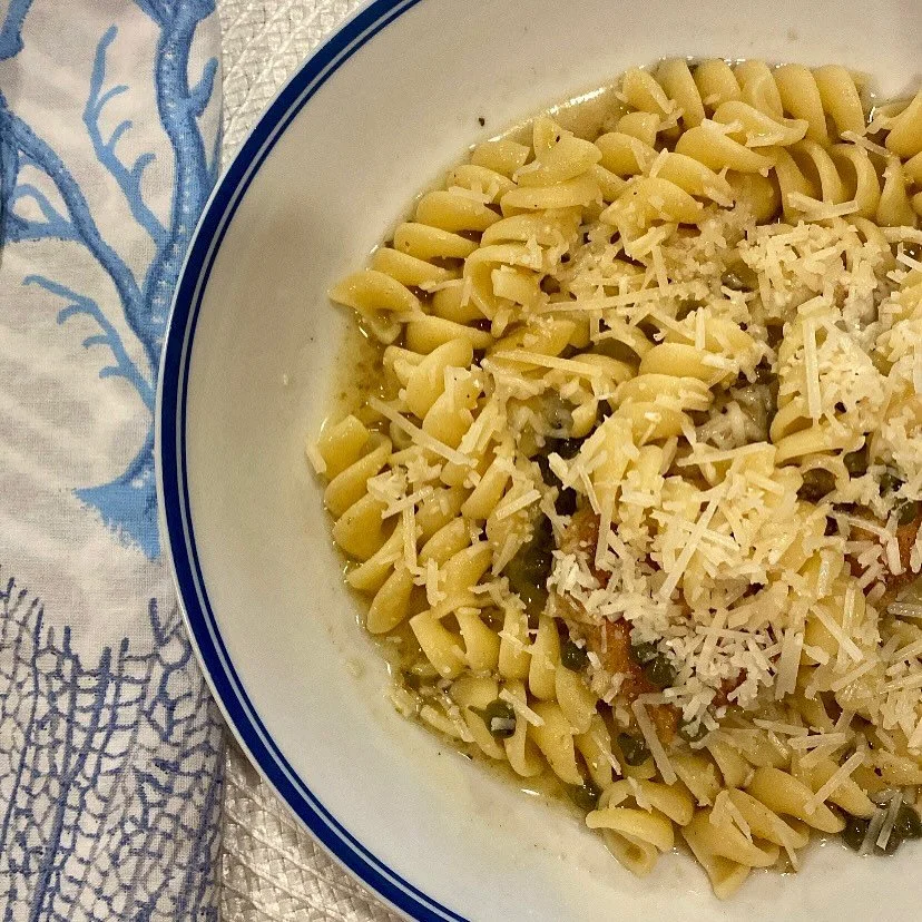 Magic skies, wild flowers, ocean dinners, and the best company ☀️