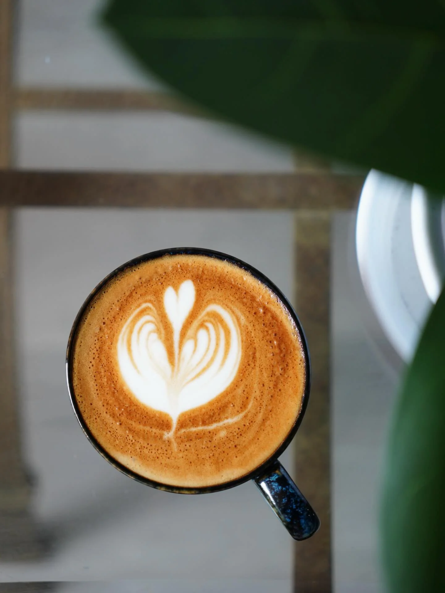 What a better way to start the morning than with a warm latte? ☕️