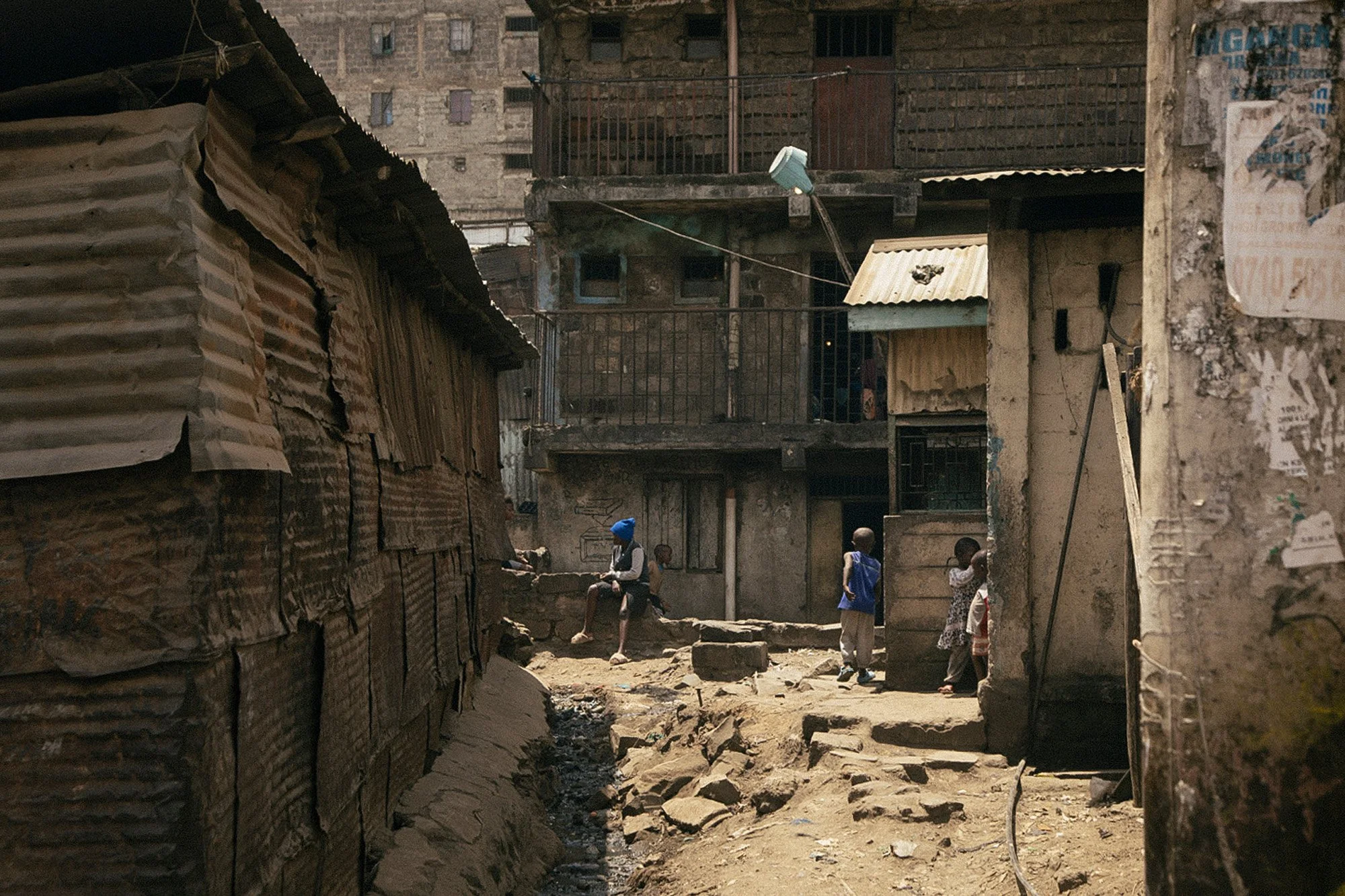 The-Shadows-of-Justice-by-Manu-Valcarce-Documentary-photographer-07.jpg