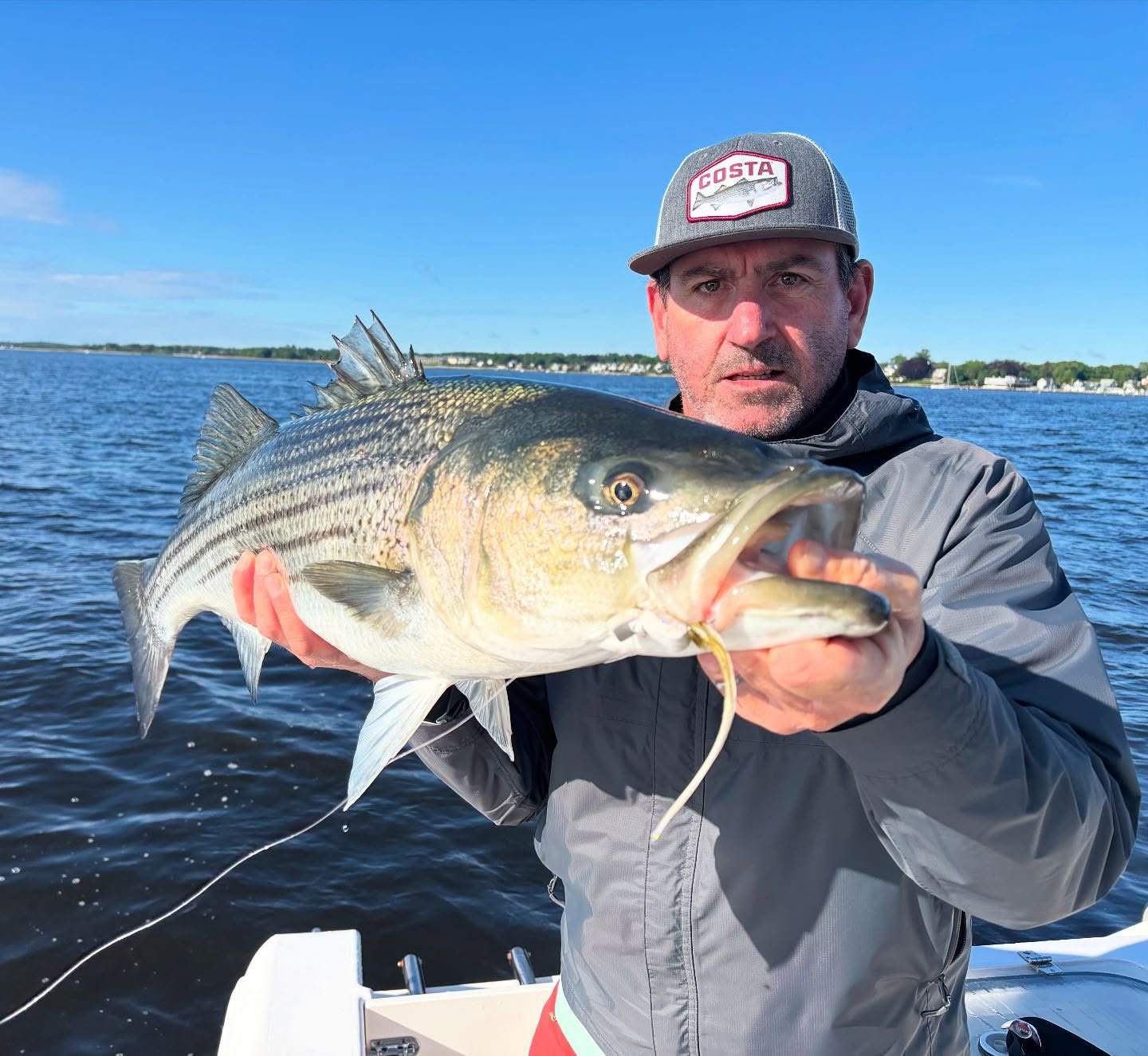 Good day on the bay.

#coastlinechartersri #stcroixrods #stcroix #westmarine  #coltonfly #coltonflyreels #narragansettfishingcharters #narragansett #flyfishing