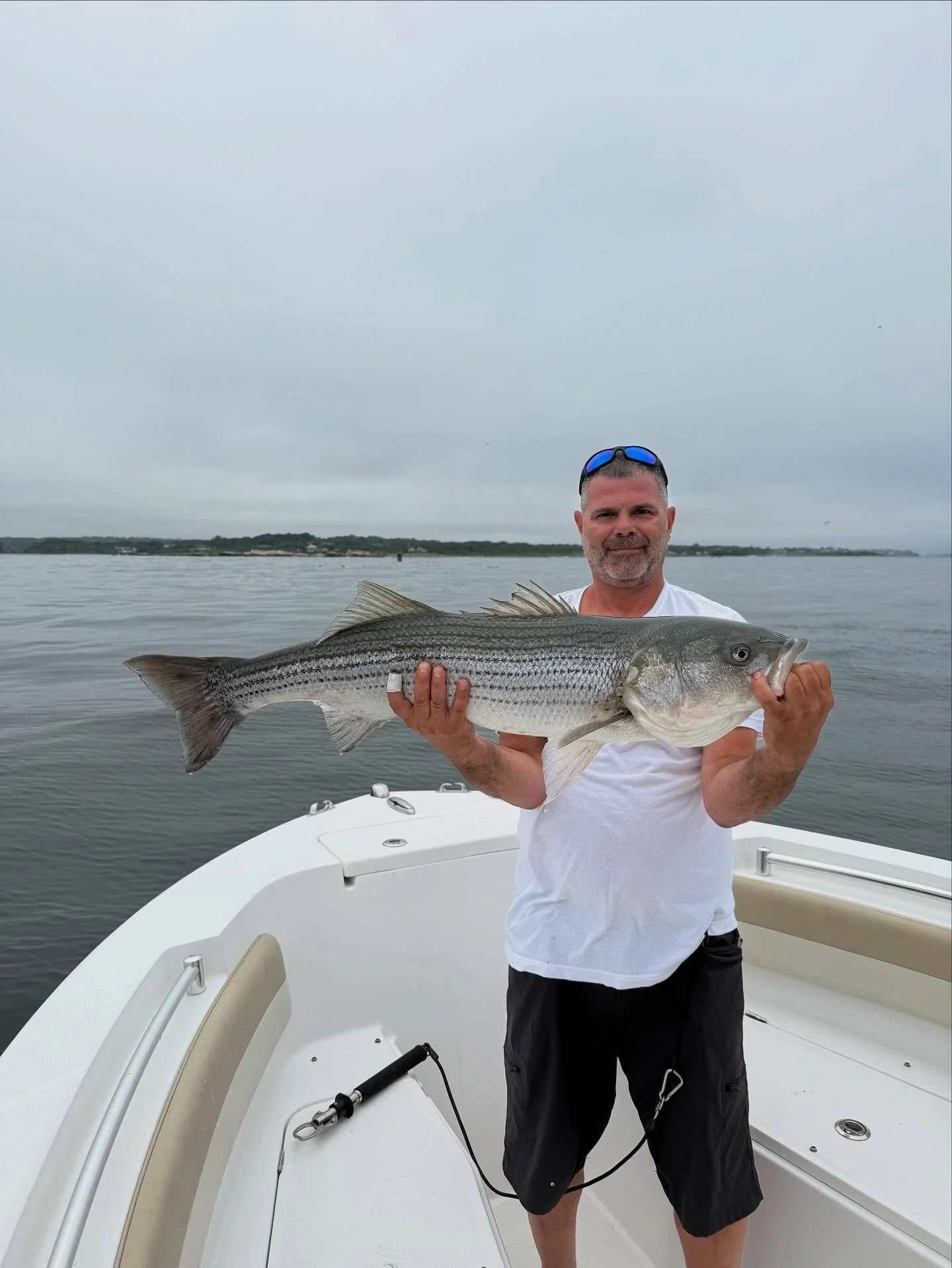 The striper bite around Narragansett has been tough, but with more bait coming in, things are starting to pick up!

#coastlinechartersri #stcroixrods #stcroix #westmarine  #coltonfly #coltonflyreels #narragansettfishingcharters #narragansett