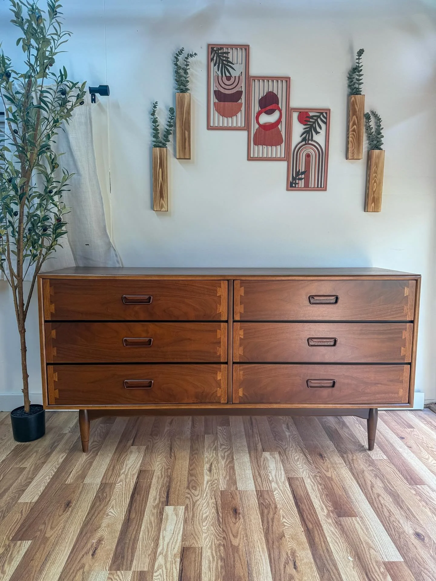 (SOLD) Mid century modern Mcm vintage walnut 6 drawer dresser by Lane for their iconic acclaim line. Offers amazing storage &amp; is on the longer side for 6 drawers. This dresser features great wood grain &amp; figuring throughout , super unique dov