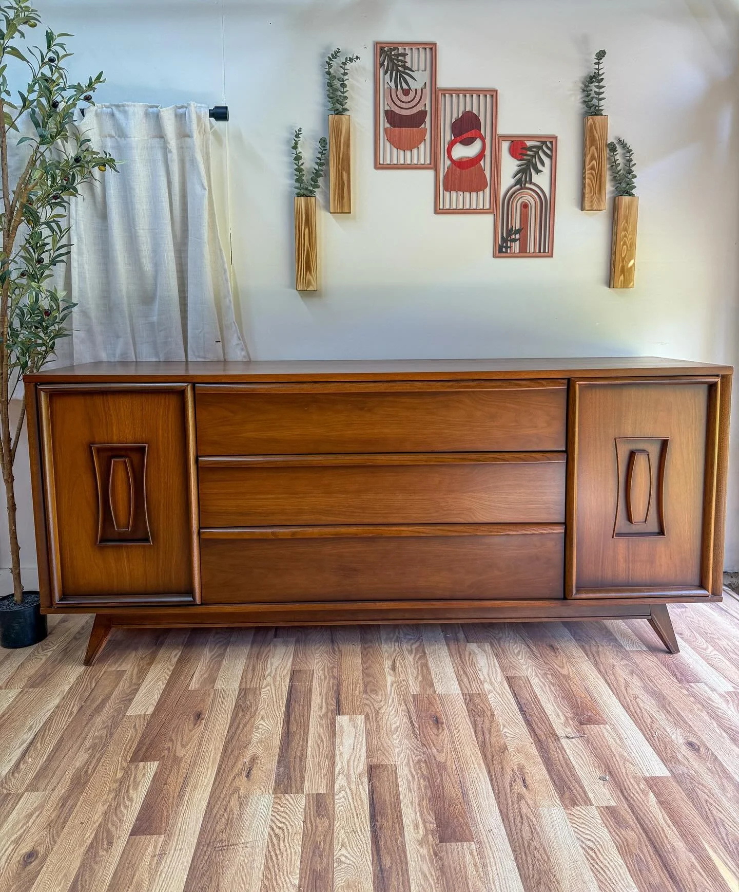 (SOLD) Mid century modern MCM vintage walnut triple 9 drawer dresser / credenza / sideboard by Unagusta for their Distinctive line. All 9 dove-tailed drawers slide great &amp; offer great storage. This piece can double as a dresser for your clothing,