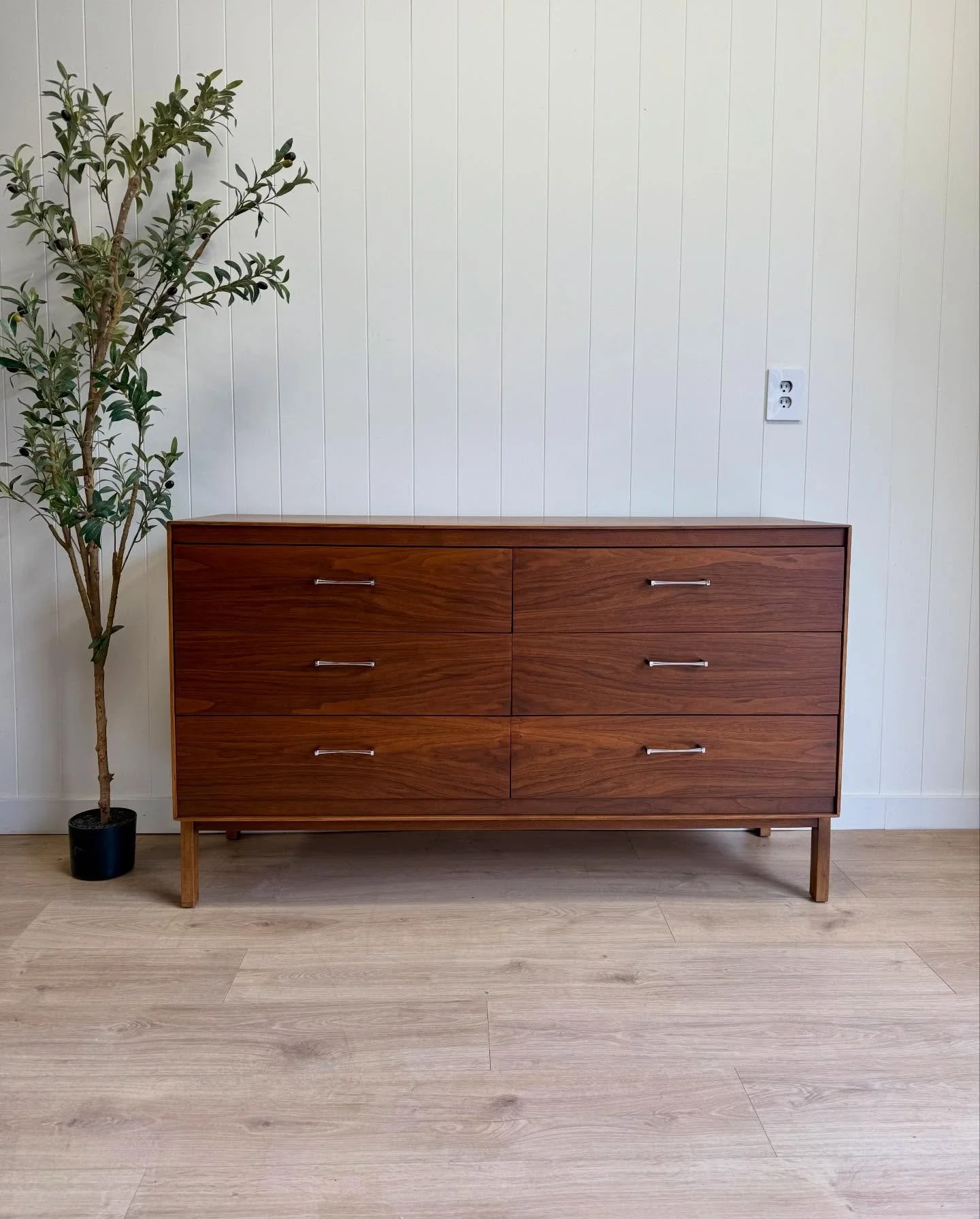 This weeks active listings , some sold &amp; some available 

DM for additional questions, availability, pricing, and dimensions 

A lot of new things in stock coming soon as well 🙏 

#mcm #midcentury #midcenturymodern #midcenturydesign #vintage