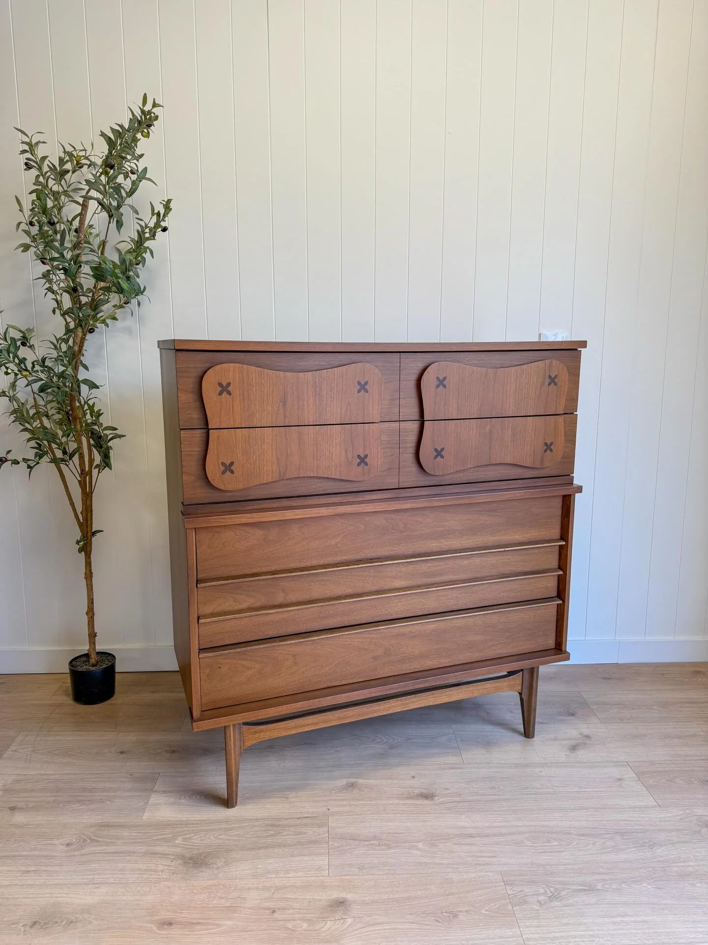 MCM mid century modern vintage walnut five drawer tall / high boy dresser by Bassett for their Monterey line. This tall dresser features beautiful walnut wood grains, 5 dove tailed drawers that offer great storage and open &amp; close smoothly, class