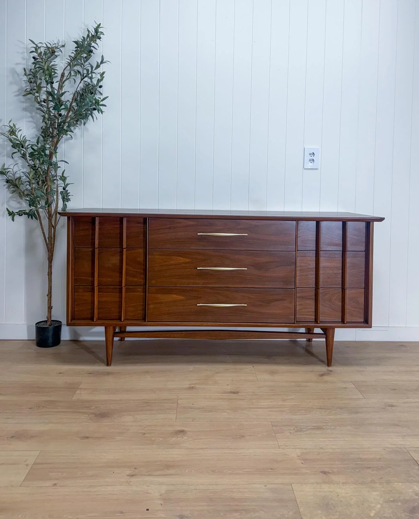 Mid century modern MCM vintage walnut 9 drawer dresser/credenza/tv stand by Kent Coffey for their &lsquo;Foreteller&rsquo; line. Circa 1960&rsquo;s. Features amazing walnut wood grains, long tapered mid century legs, 9 dove-tailed drawers that all sl