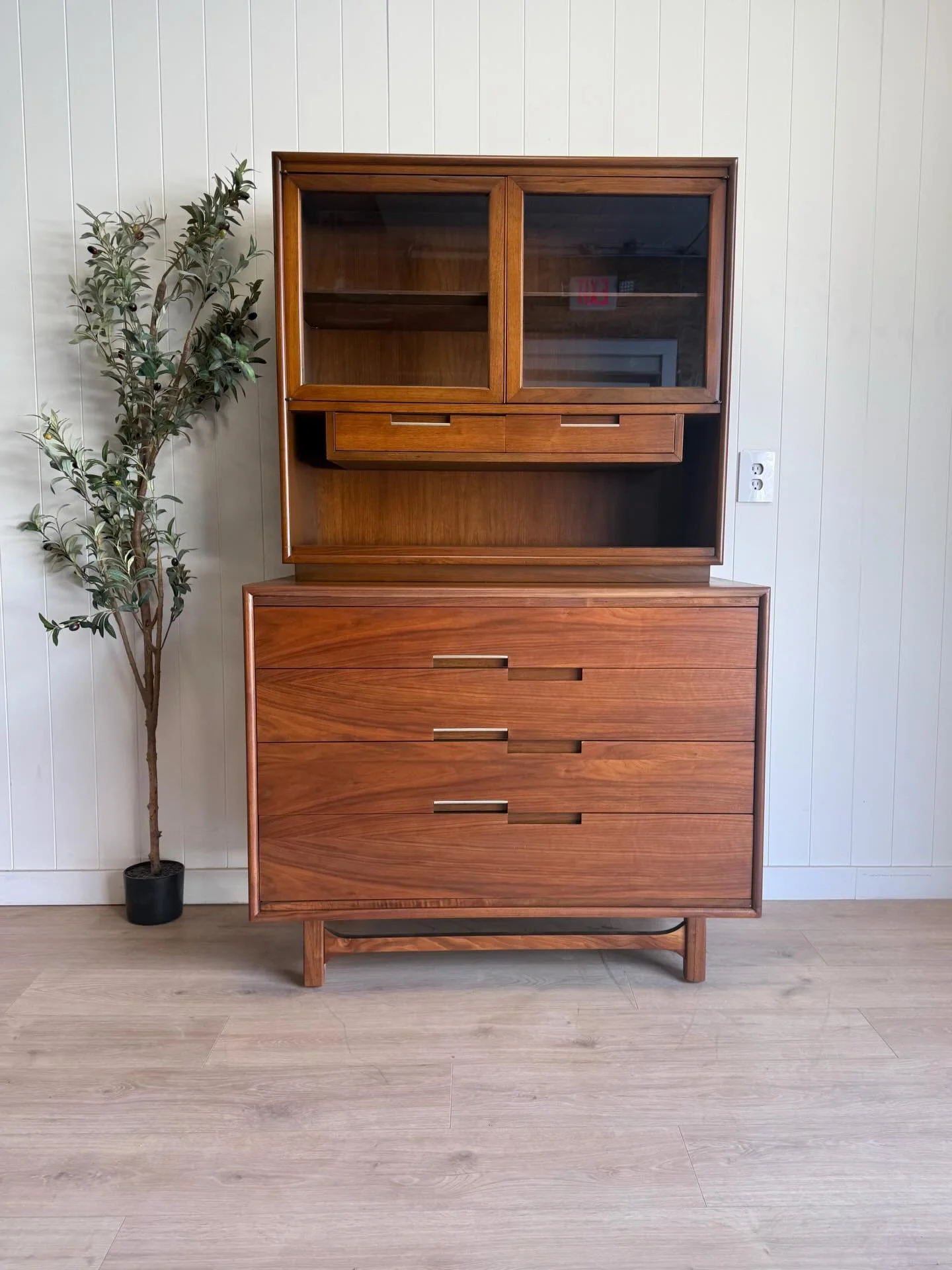 MCM mid century modern vintage walnut two-piece hutch/cabinet by Cavalier. Circa 1960&rsquo;s. This hutch features beautiful walnut wood grains, large drawers on bottom, and an assortment of drawers/shelves on top. Two pieces to make transport a bree