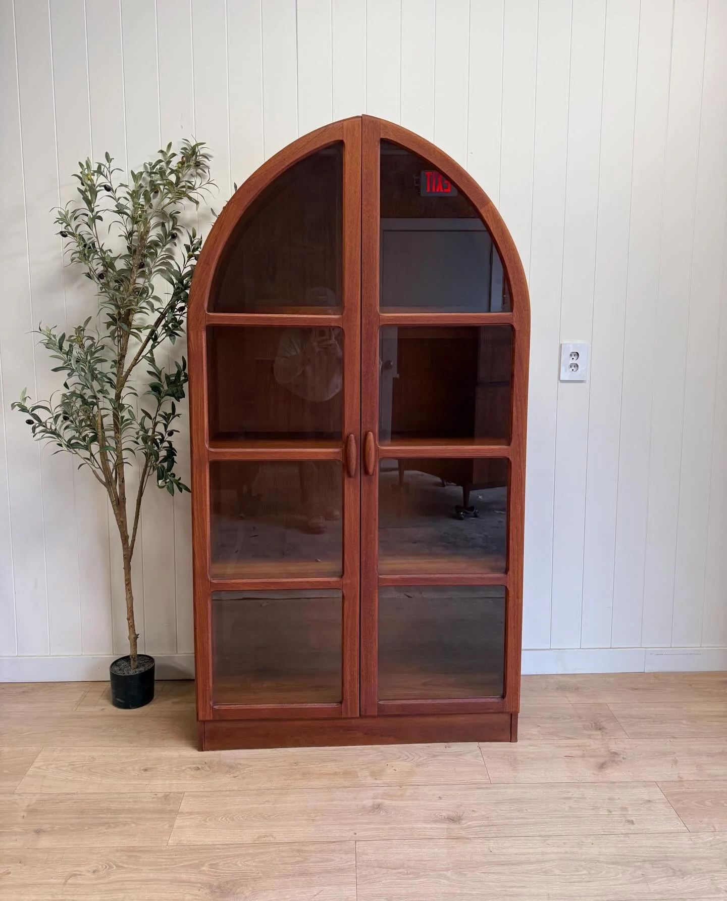 (SOLD) MCM mid century modern Danish teak arched display cabinet/hutch/bookcase. Made in Denmark by Dyrlund. Arched top design w/ glass paned doors. Also has interior lights, although I did not picture them with them on. Lightly refinished and featur