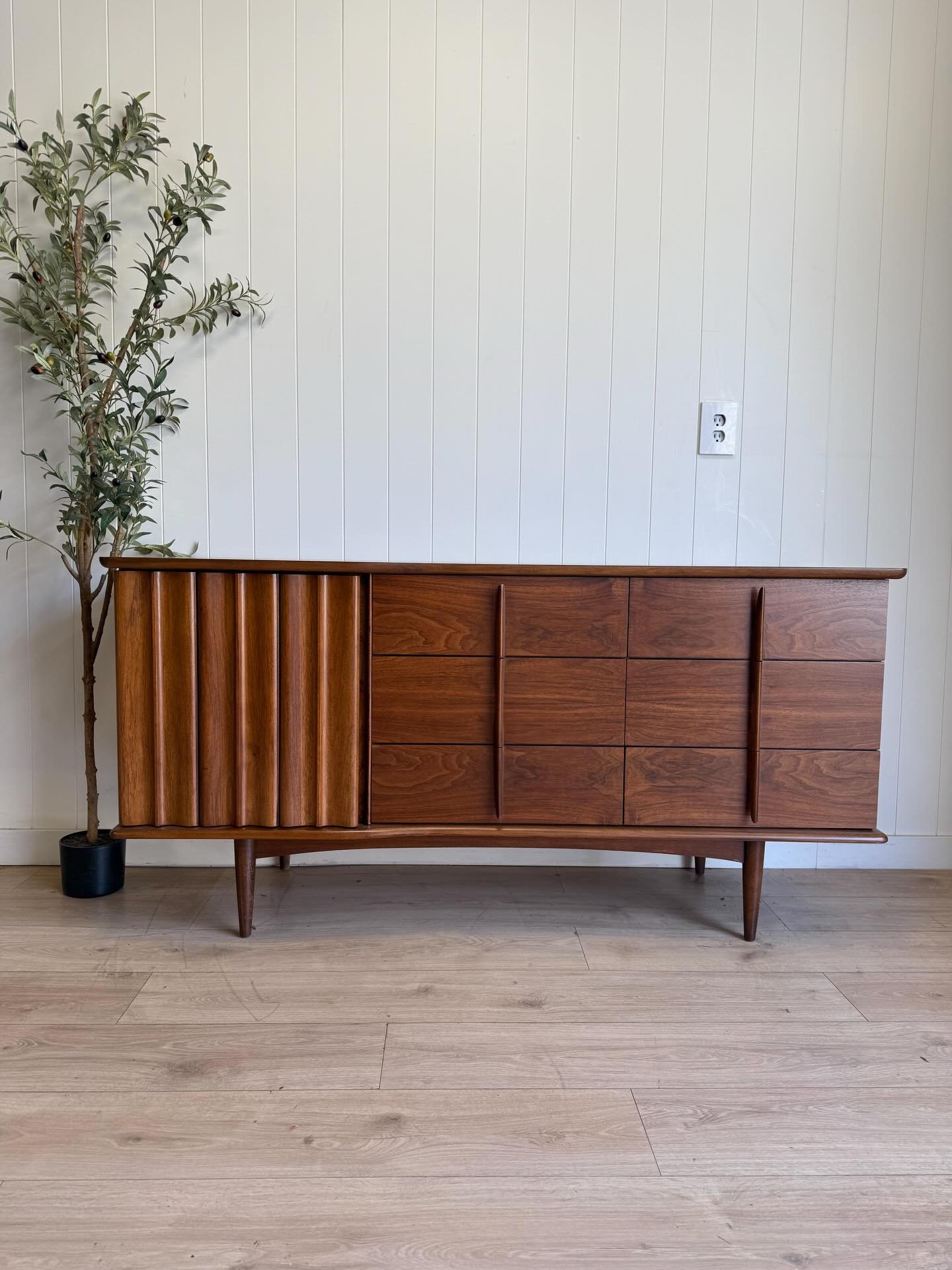 (SOLD) MCM mid century modern vintage walnut 9 drawer dresser/credenza/tv stand by United , circa 1960&rsquo;s. Beautiful mid century design all around. Fully restored and no major flaws remain. Matching tall dresser also available if interested in a