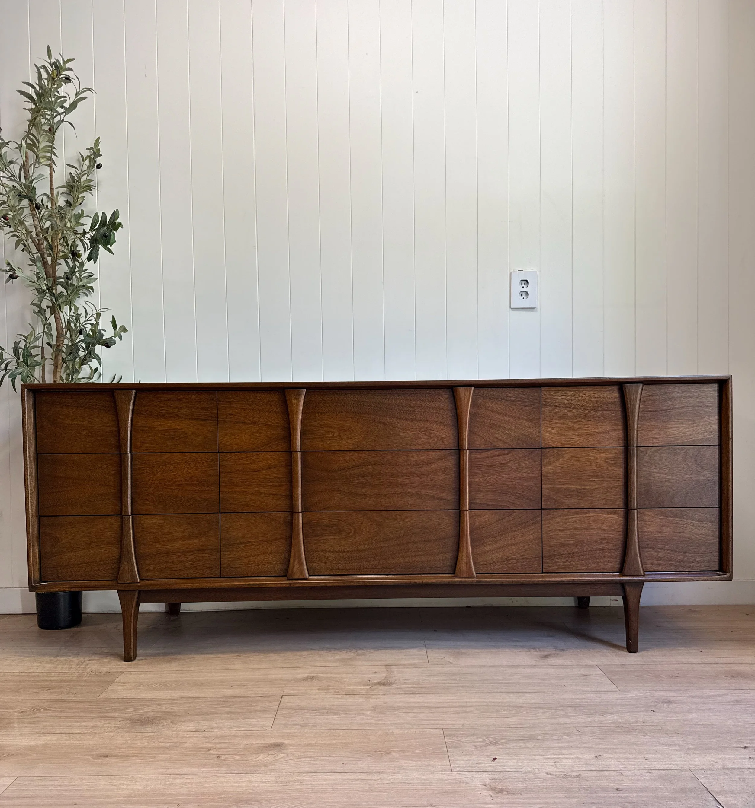 MCM mid century modern vintage 9 drawer long &amp; low dresser by Red Lion Co, circa 1960&rsquo;s. Beautiful wood grains, wooden drawer pulls, 9 dove-tailed drawers that all slide great. Classic mid century design. Restored &amp; no major flaws remai