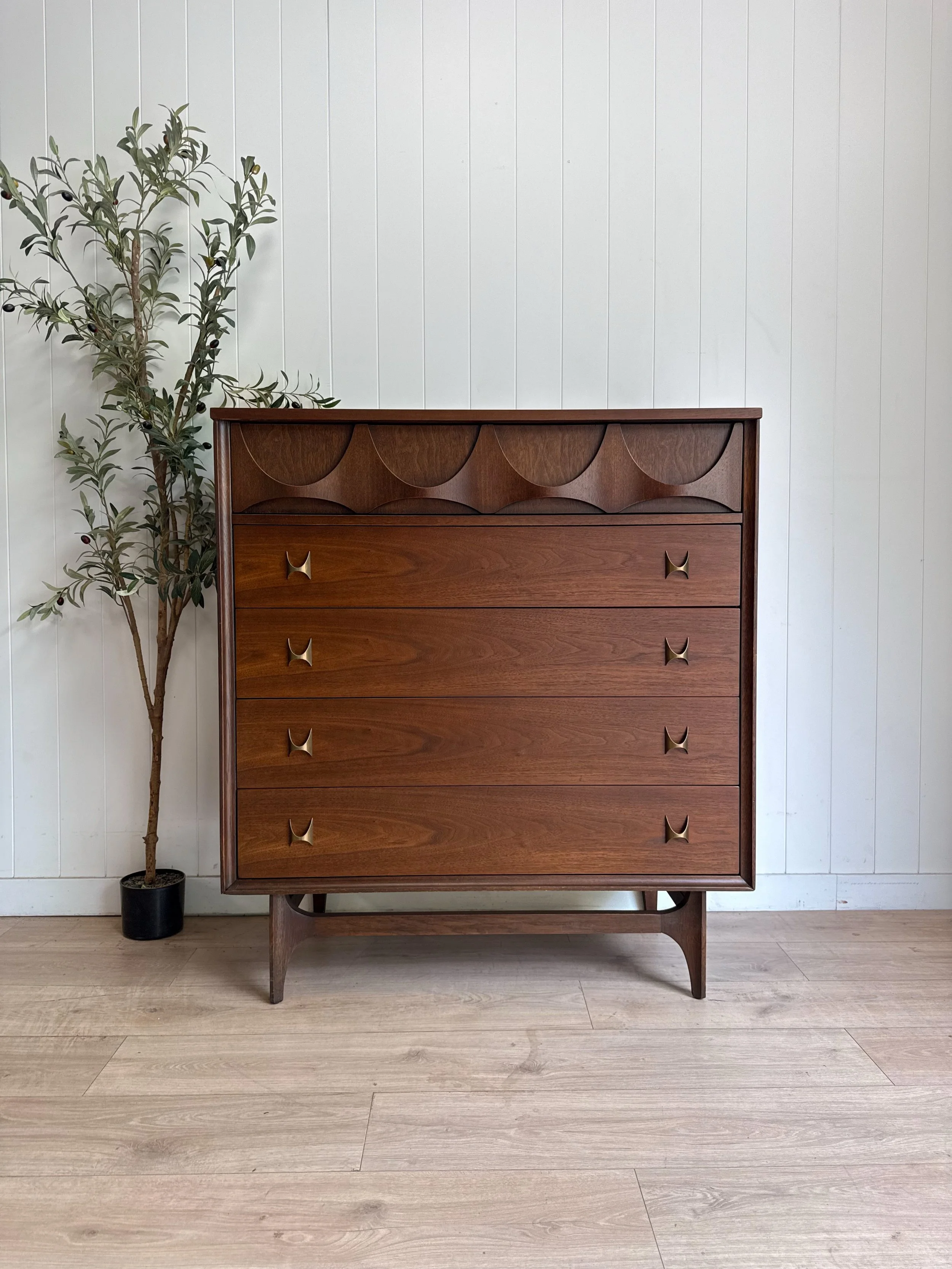 MCM mid century modern vintage walnut 5 drawer tall dresser by Broyhill for their iconic Brasilia line. Circa 1960&rsquo;s. Beautiful walnut wood grains, iconic &lsquo;swoops&rsquo;, original brass hardware. Doesn&rsquo;t get much more mid century th