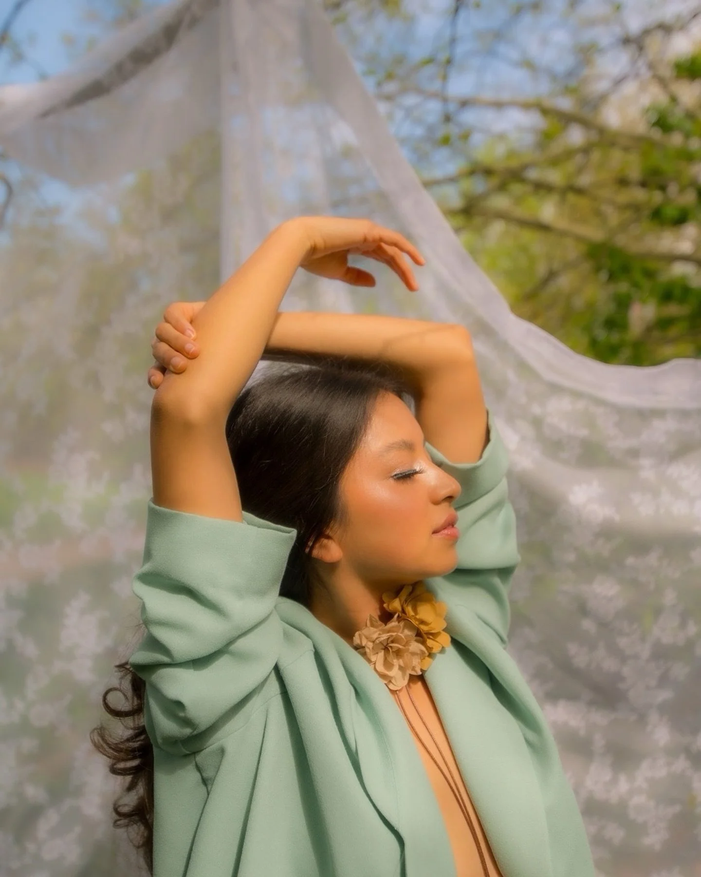 Un hermoso proyecto en colaboraci&oacute;n que hice con unas amigas antes que se caigan los cerezos 🌸 

Gracias a las modelos: @unalizfer y @yuliana.xx hermosas ellas ❤️, a la Makeup artist: @arymakeupbeauty y a la stylist: @vidi.roldang , brutales 