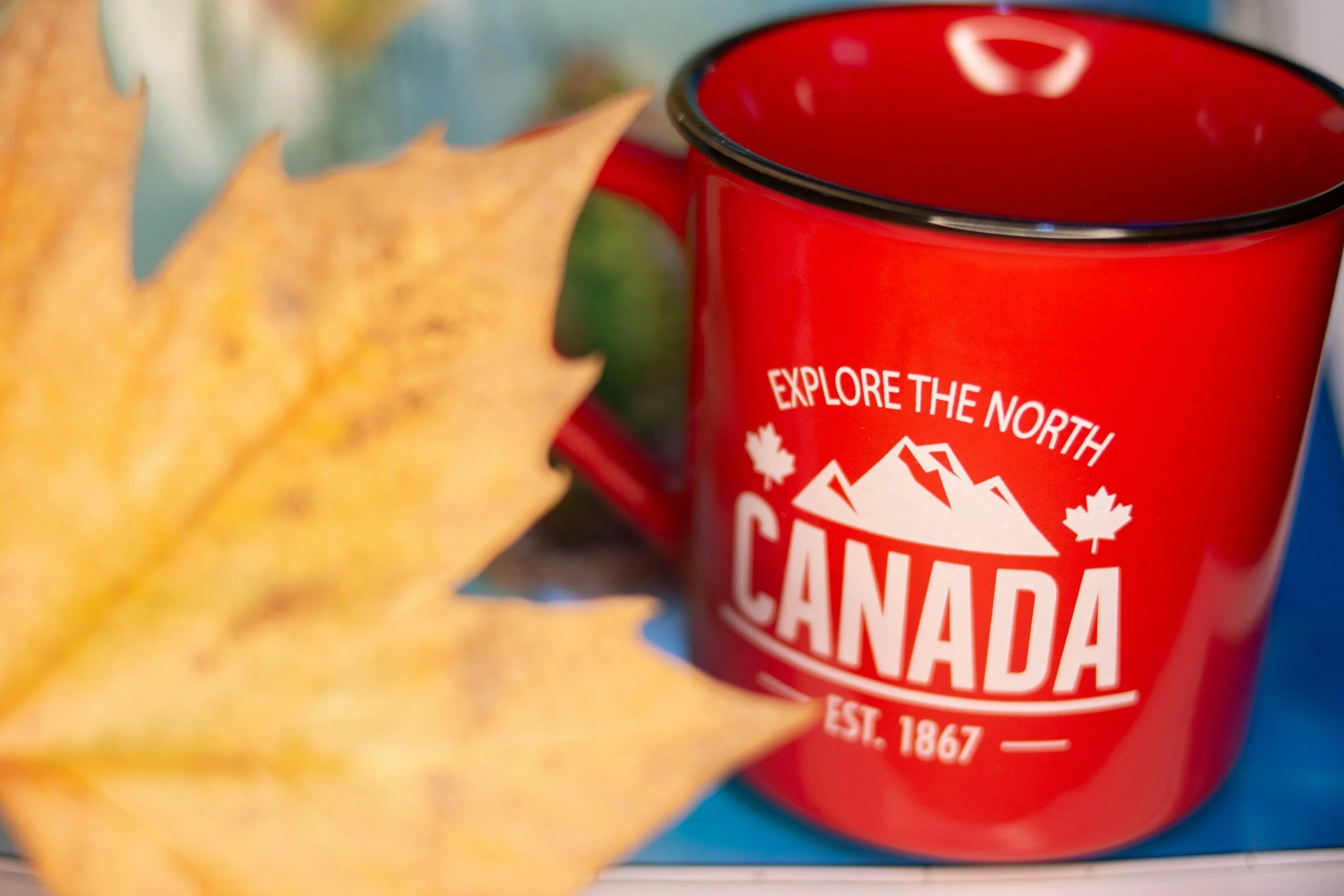 Canada mug with maple leaf