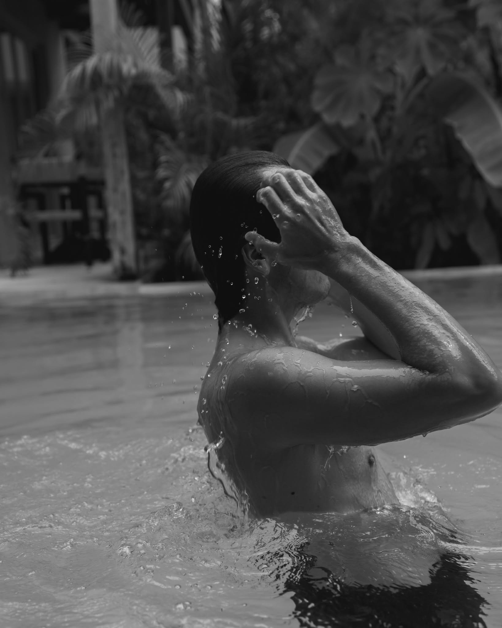 Water remembers touch, light remembers form.
Moments that move beyond time.
#BarefootEscape