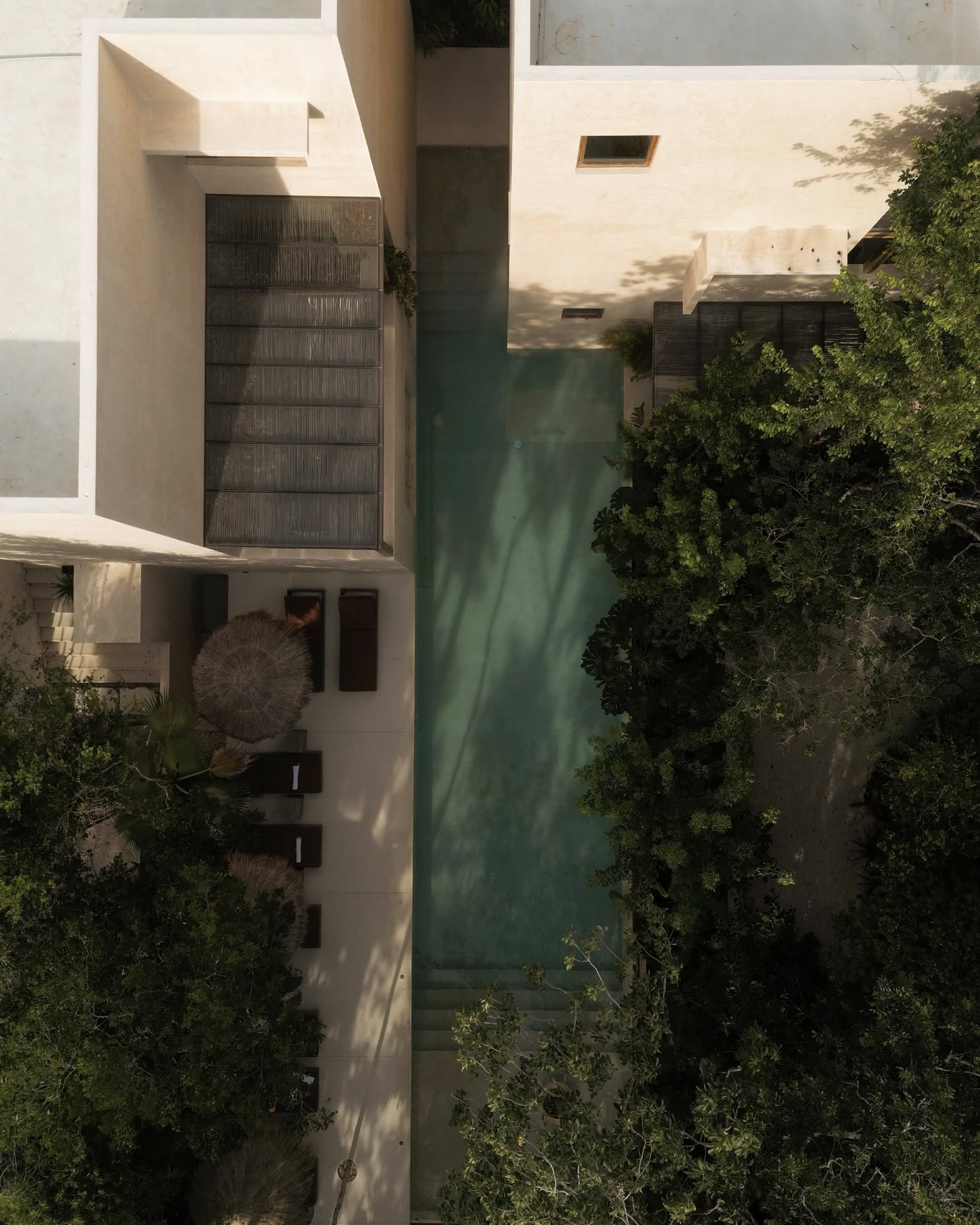 Geometry softened by green.
Where architecture breathes with the jungle.
#NaboaTulum #EcoLuxury