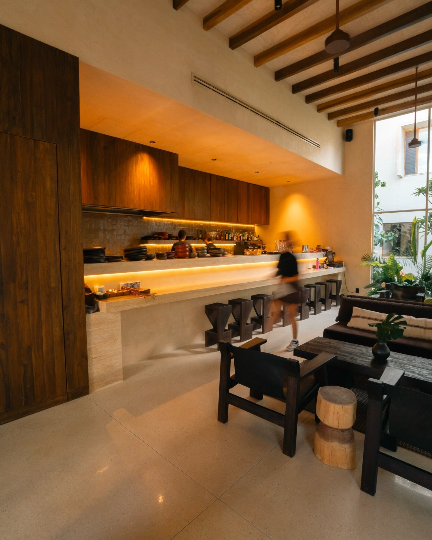 From fire, flavor; from earth, simplicity.
A table that gathers stories and the warmth of the season.
#LuloTulum @lulo.tulum