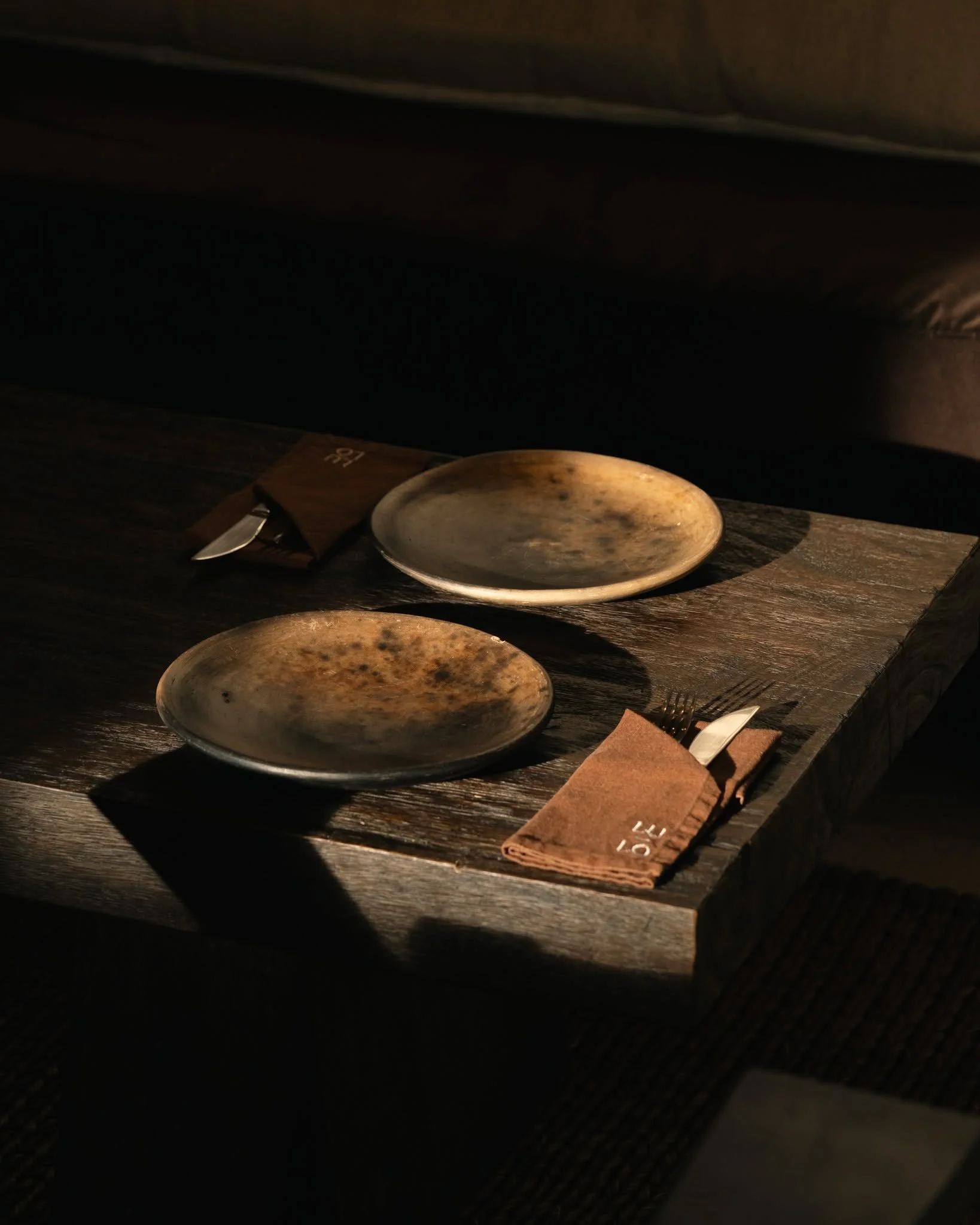 Earth and hand &mdash; a quiet poetry made for two.
Slow pathways, shared silences, and nature as the third companion.
NABOA, Tulum&rsquo;s most intimate escape.
#NaboaTulum #CouplesRetreat