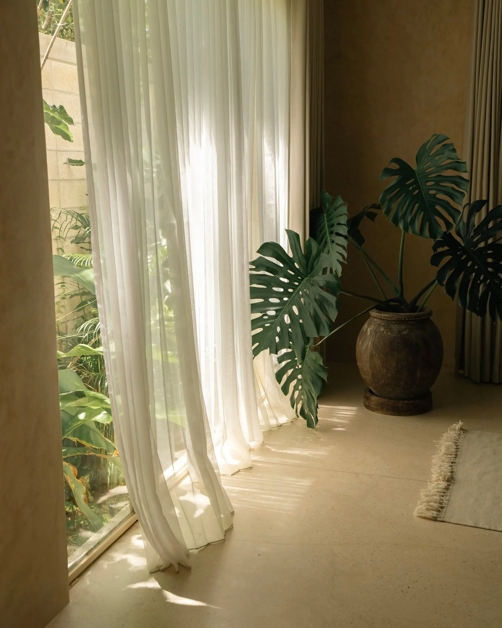 Light drifting through linen,
the room breathing slowly.
#NaboaHotel #MindfulConnection