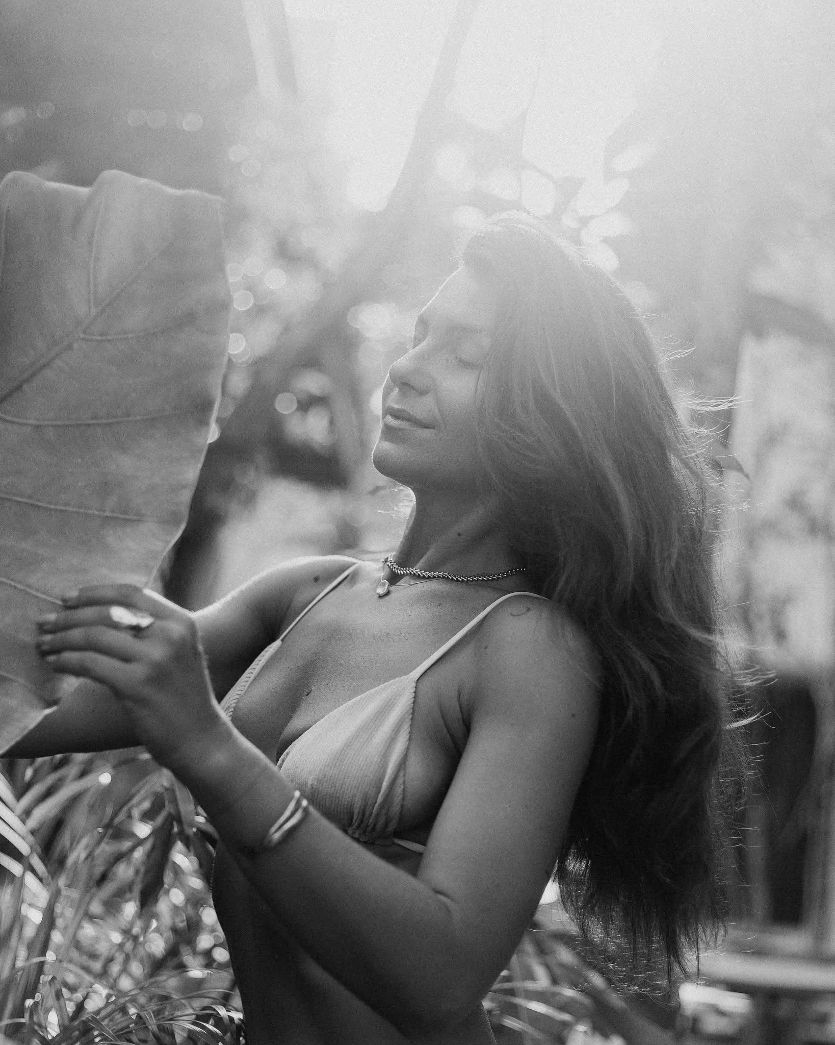 Sun on skin,
where warmth becomes awareness
and presence is enough &ndash;
a quiet communion between body and nature.