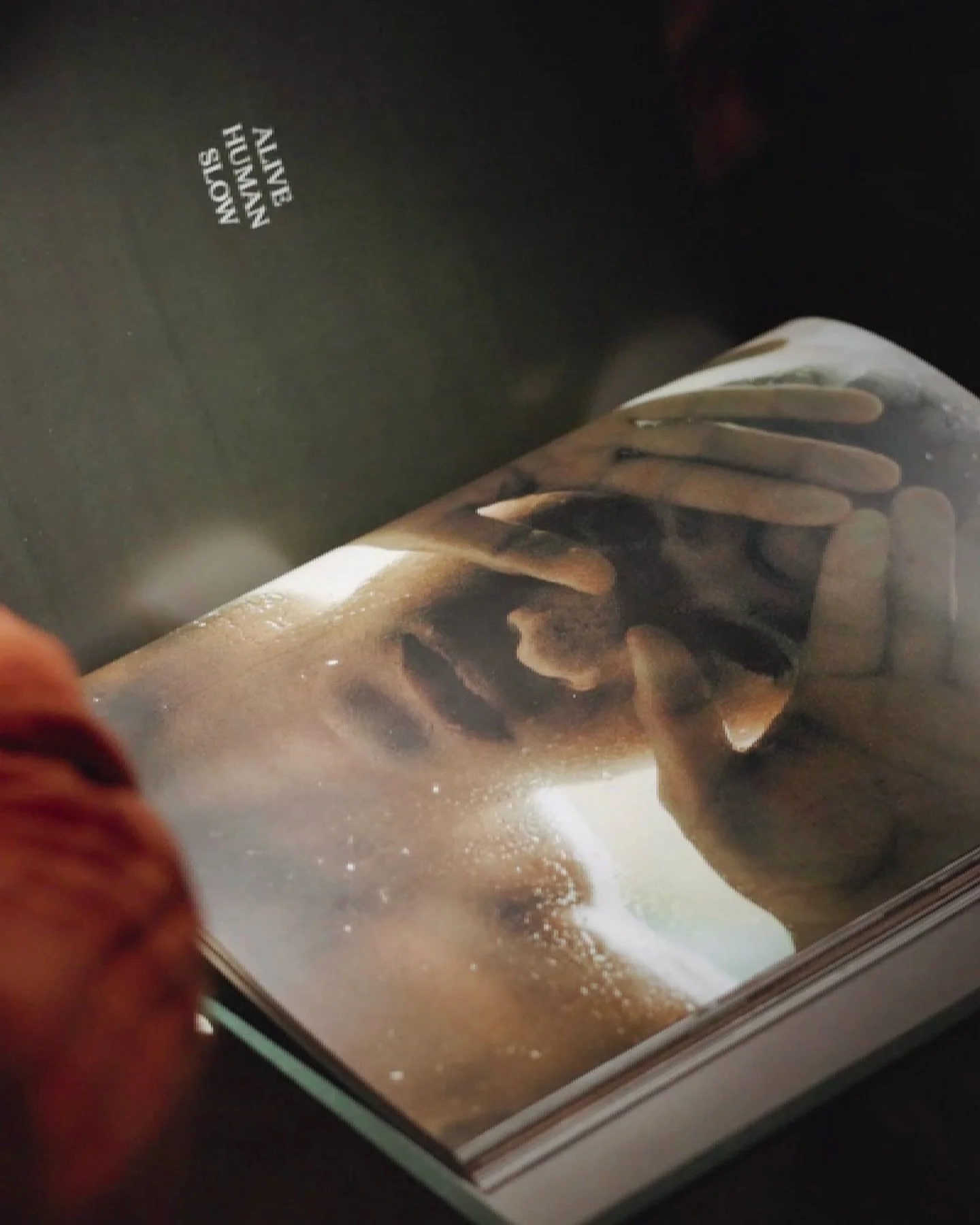 Ritual suspended between earth and sky.
Memory held in motion.
Photo exhibition by Mar&iacute;a Fernanda Esper&oacute;n @esperonfer