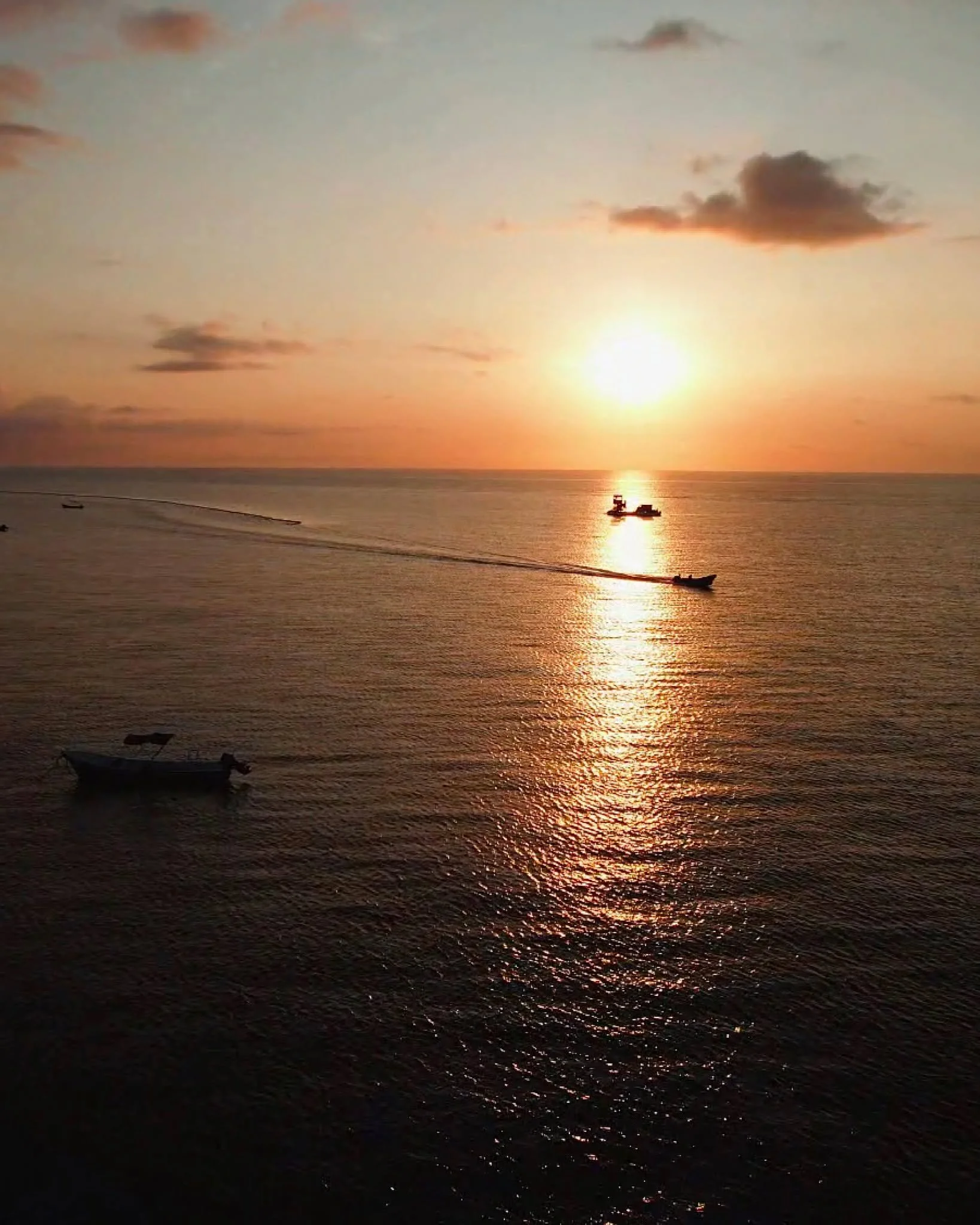 Where horizon becomes meditation &ndash;
a day released gently.