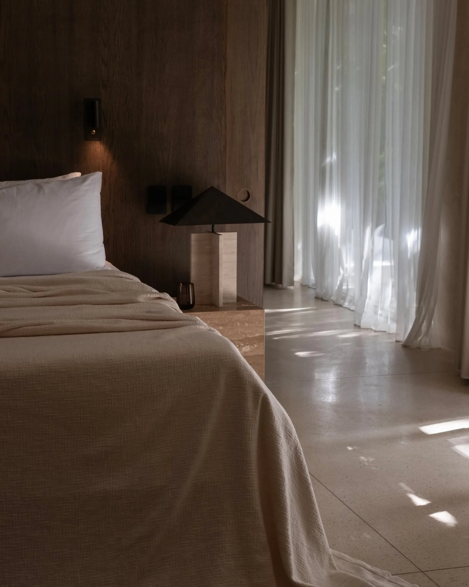 Light shifting through the day.�Air moving freely through open space.

Conceived in collaboration with Jaque Studio, Hugo Sanchez Paisaje
&amp; Studio Wenden, the Tropical Suite is an adaptive living
space&mdash; a quiet dialogue with nature.
#Ground