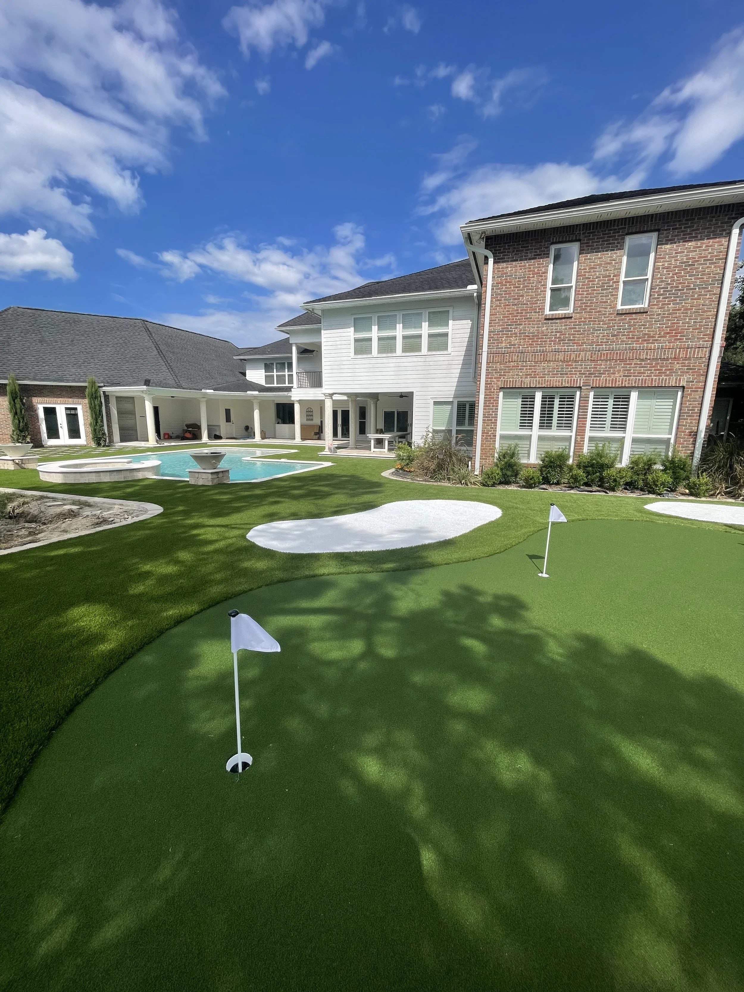 Backyard Putting Greens in Jacksonville: Cost, Design &amp; Installation Guide (2026)
